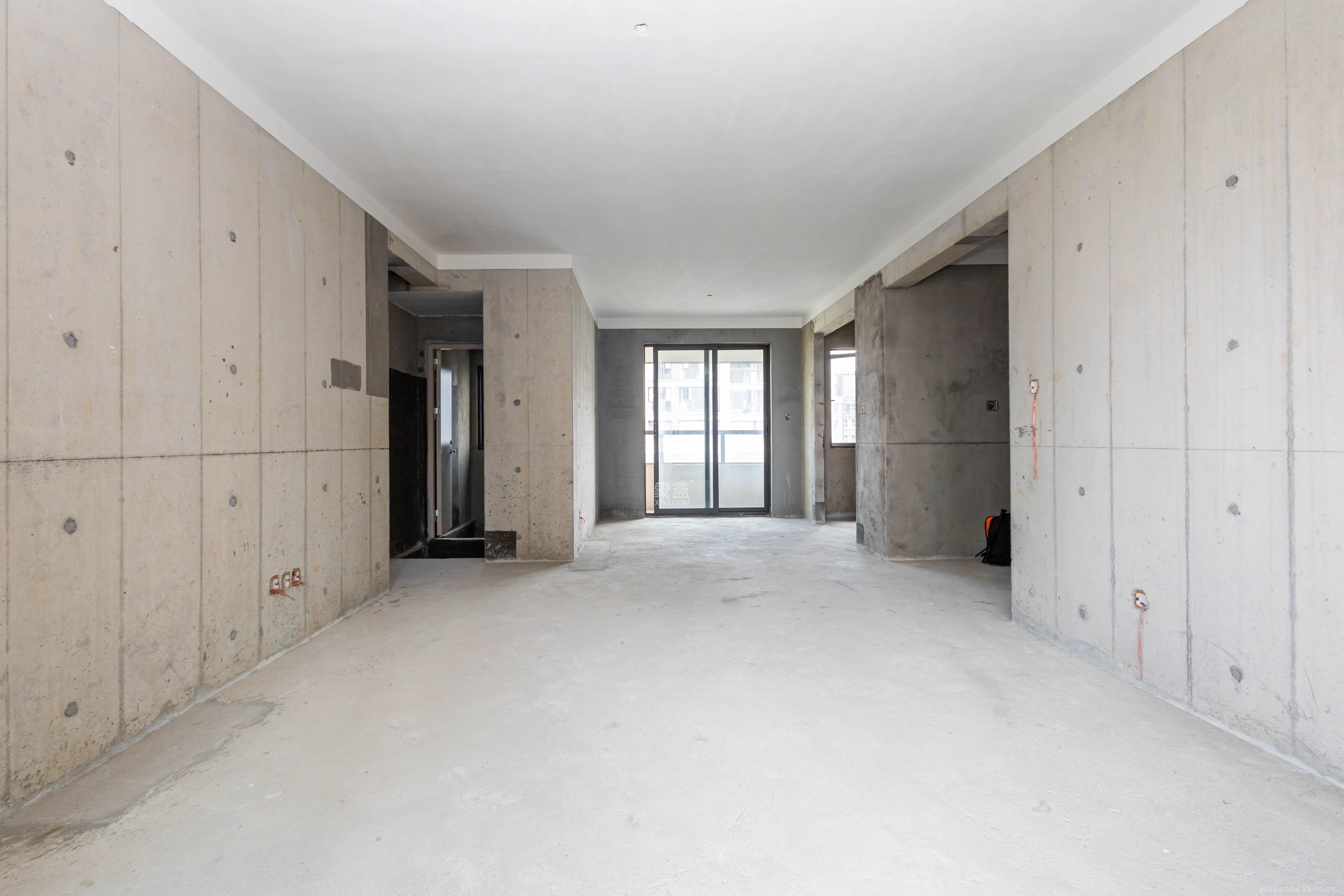 南益名士豪庭  4室2厅2卫    148.0万 南益名士豪庭  4室2厅2卫    148.0万客厅