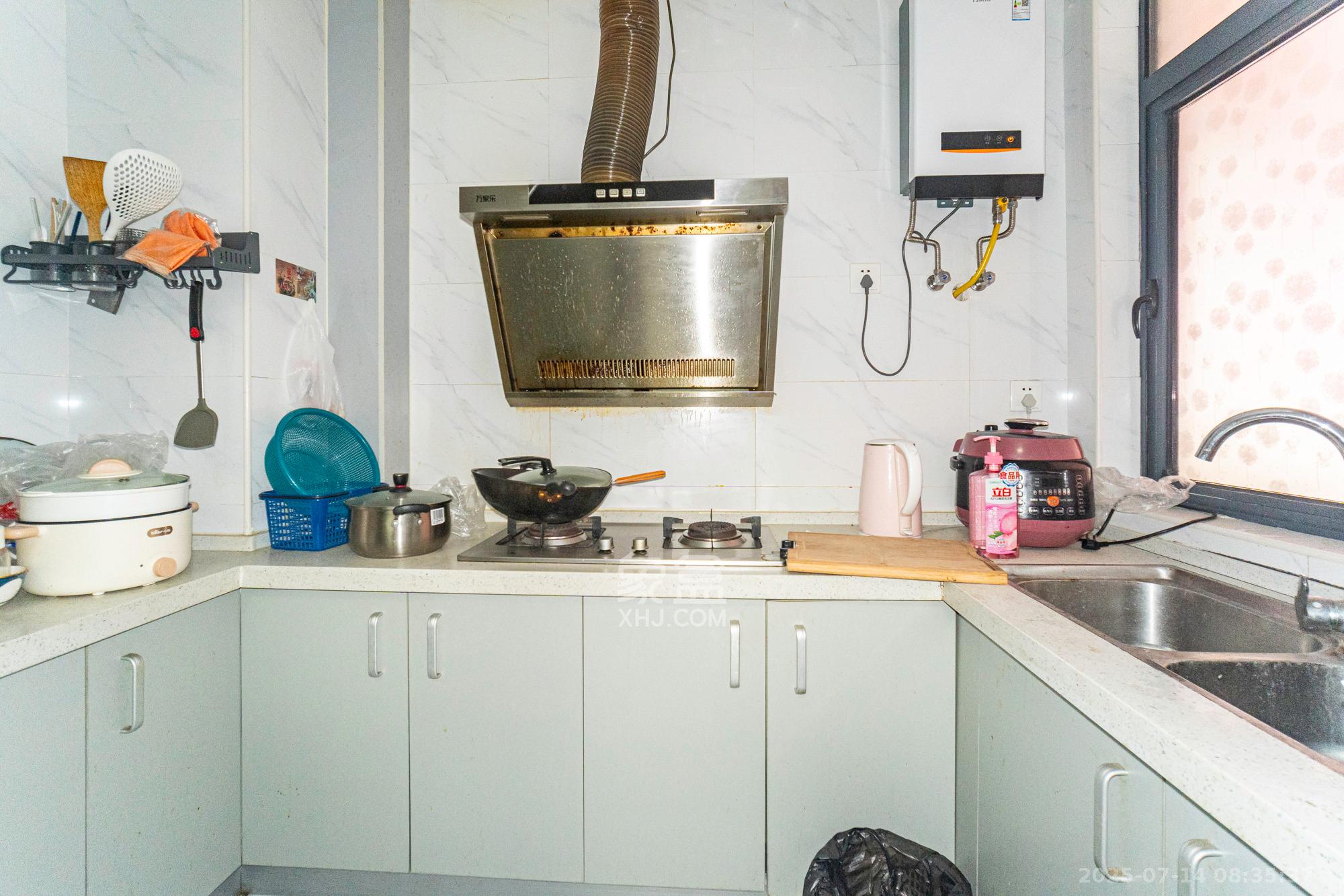 长龙湾  3室2厅1卫    49.9万 长龙湾  3室2厅1卫    49.9万厨房