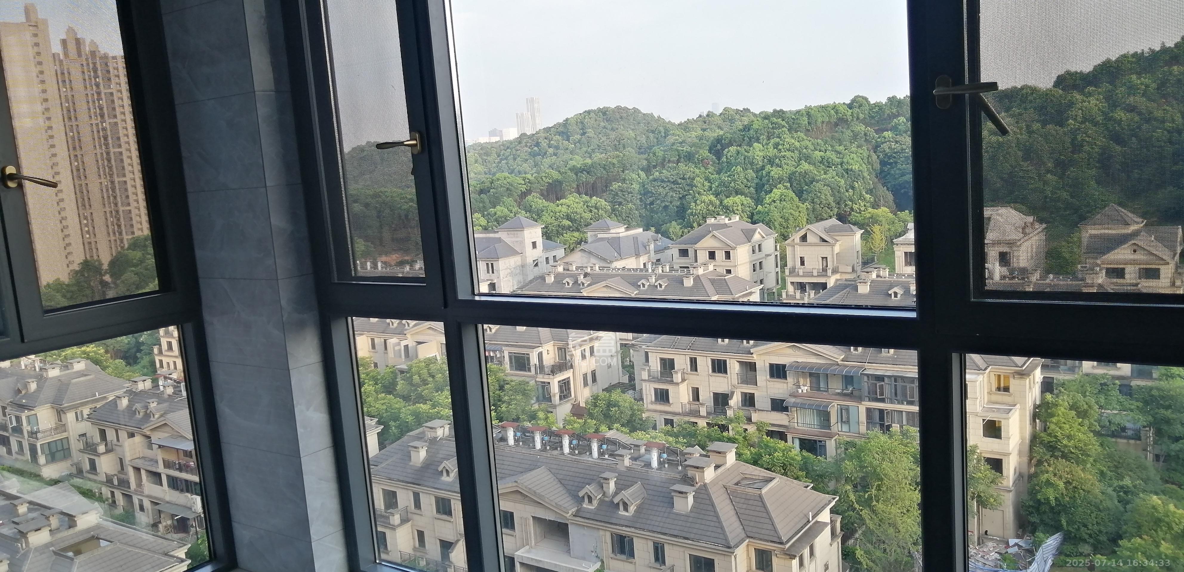 山与墅  3室2厅2卫   2200.00元/月室内图
