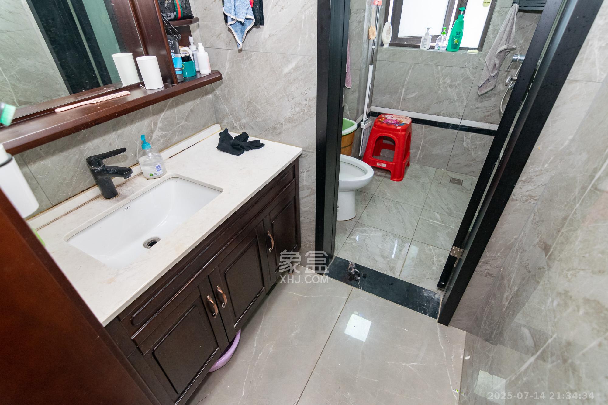 润和美郡(润和紫郡五期)  4室2厅2卫    115.0万 润和美郡(润和紫郡五期)  4室2厅2卫    115.0万卫生间