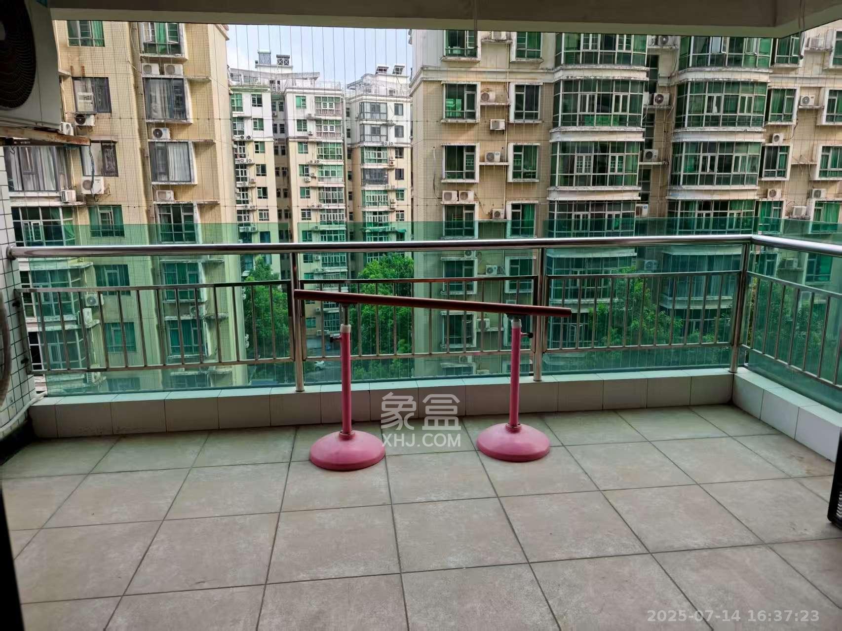 王府花园 3室2厅1卫 2800.0元/月 王府花园 3室2厅1卫 2800.0元/月室内图