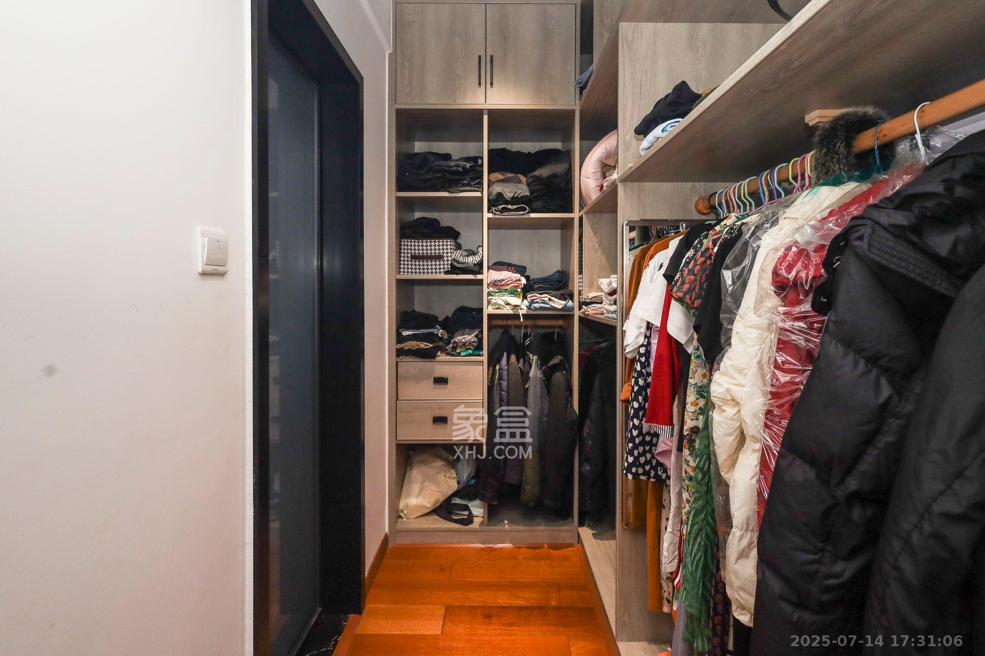 恒基旭辉湖山赋 3室2厅2卫 3000.0元/月 恒基旭辉湖山赋 3室2厅2卫 3000.0元/月室内图