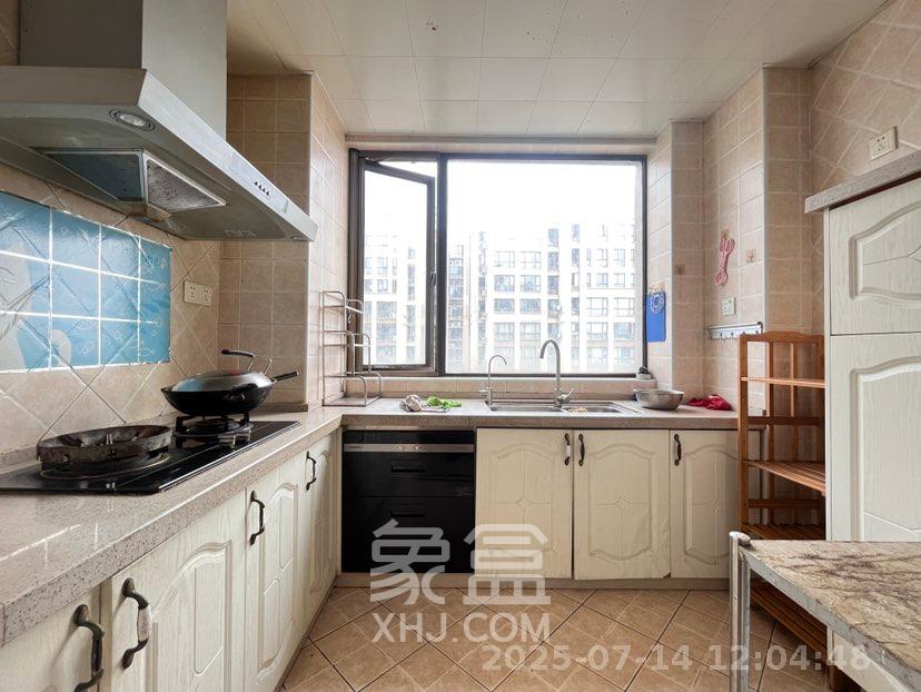 旭辉藏郡（藏郡、旭湘华府)  3室2厅2卫   4000.00元/月室内图