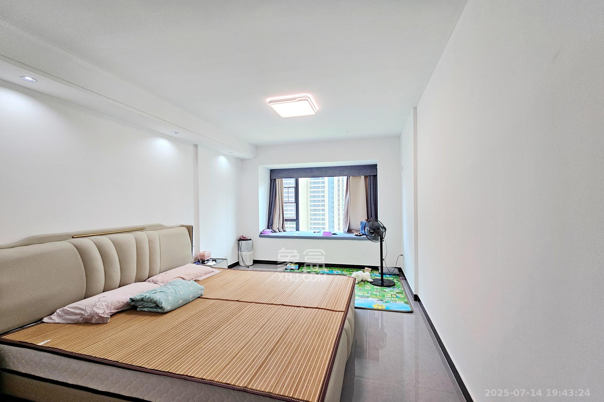 长房东旭国际  4室2厅2卫    142.0万 长房东旭国际  4室2厅2卫    142.0万卧室