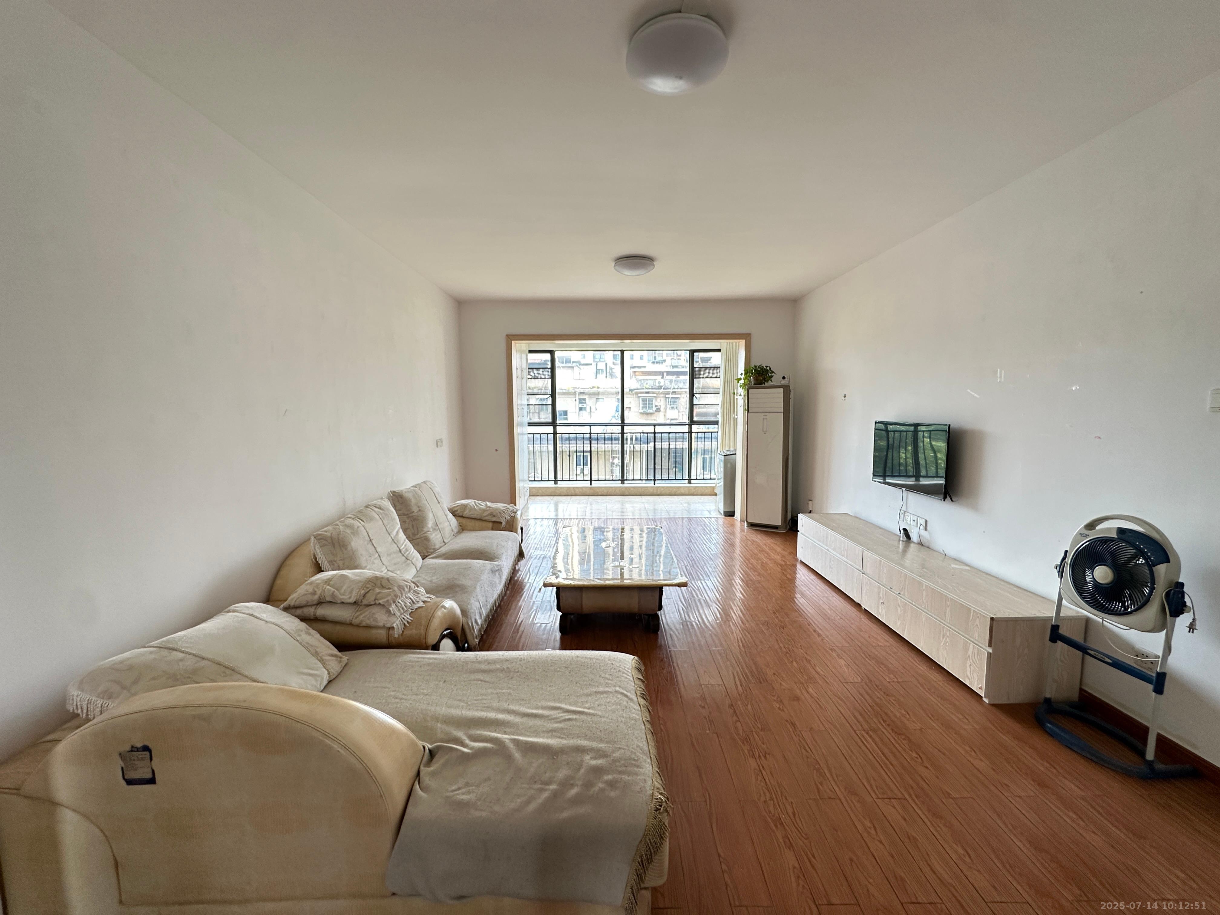 山水花都 3室2厅2卫 2450.0元/月 山水花都 3室2厅2卫 2450.0元/月室内图