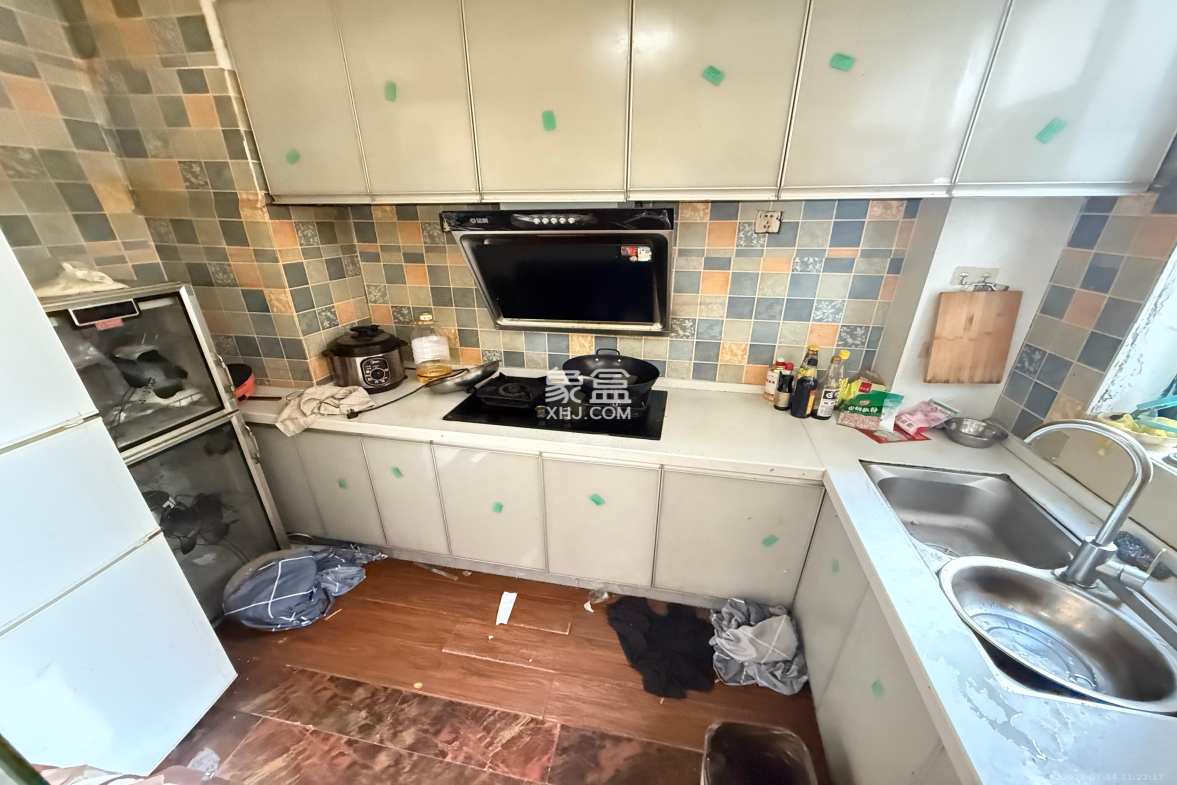 东城港 3室2厅2卫 2700.0元/月 东城港 3室2厅2卫 2700.0元/月室内图