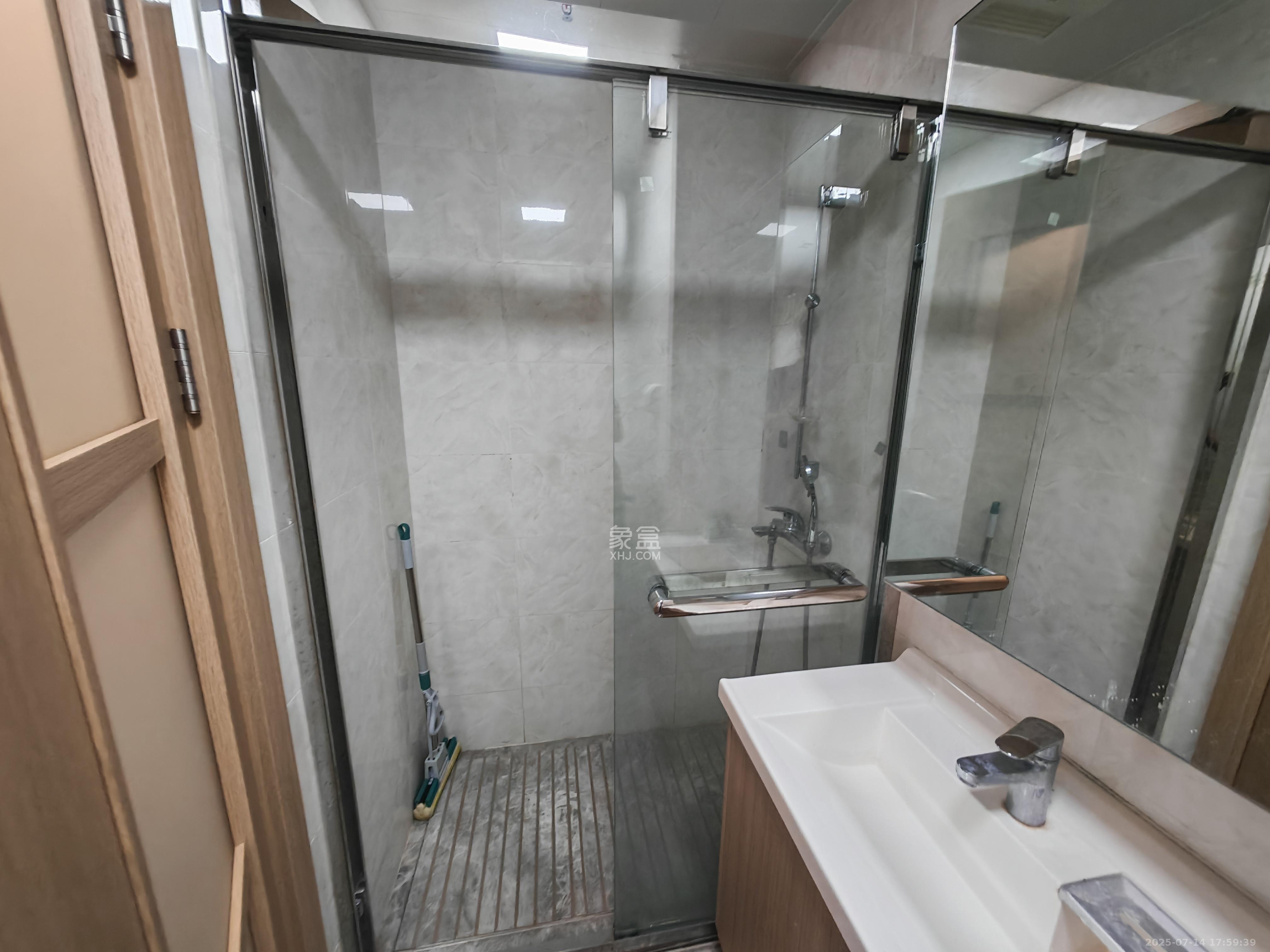 卓越浅水湾  1室1厅1卫   1800.00元/月室内图