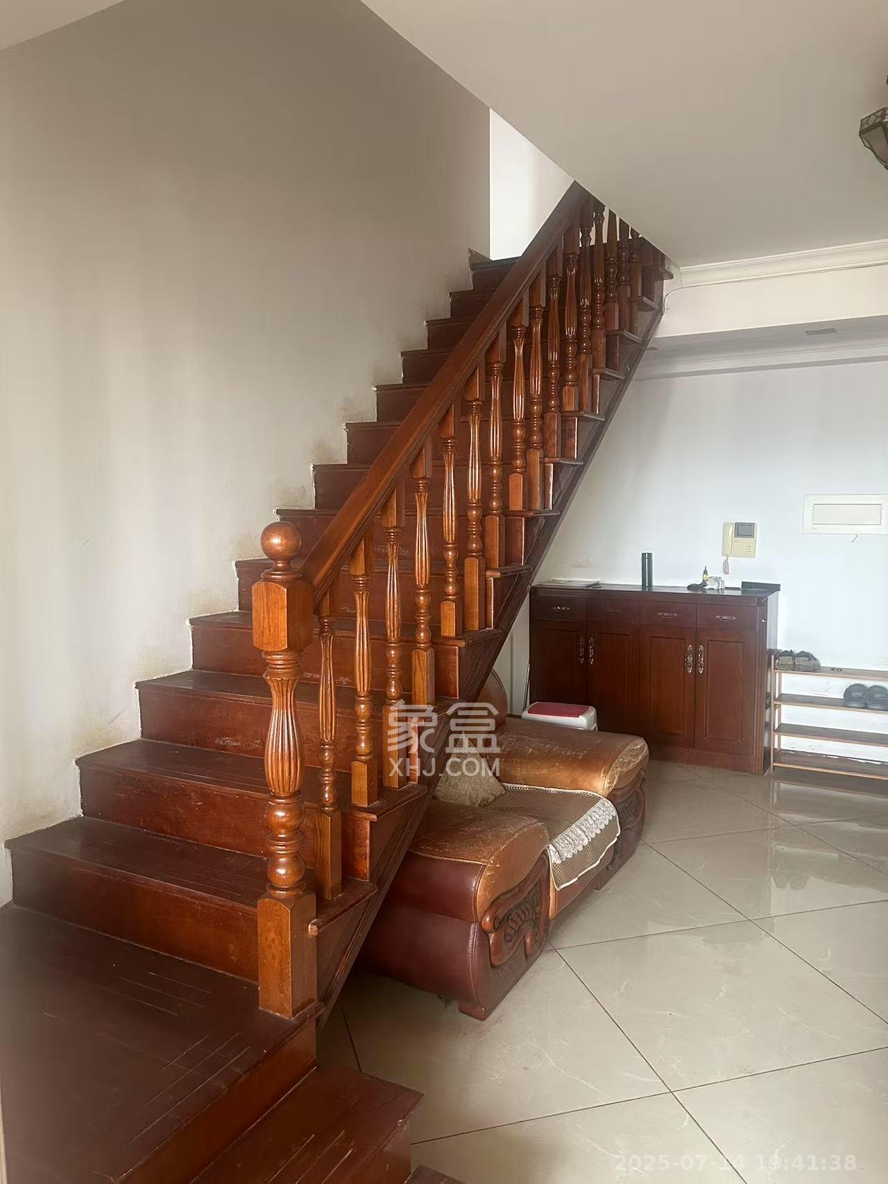 南国新城  3室2厅1卫    3800.0元/月 南国新城  3室2厅1卫    3800.0元/月