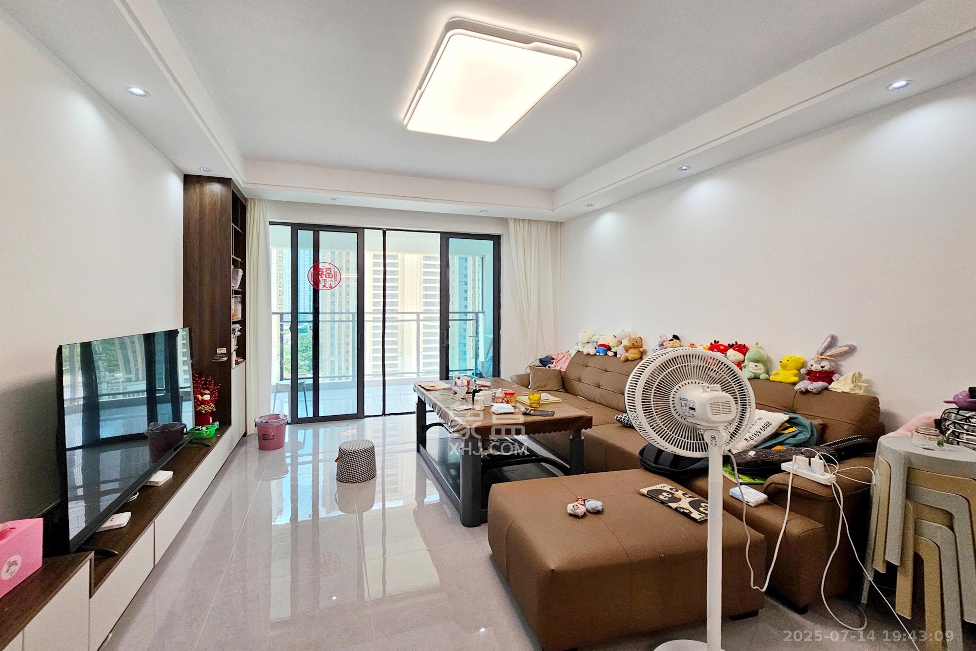 长房东旭国际  4室2厅2卫    142.0万 长房东旭国际  4室2厅2卫    142.0万客厅