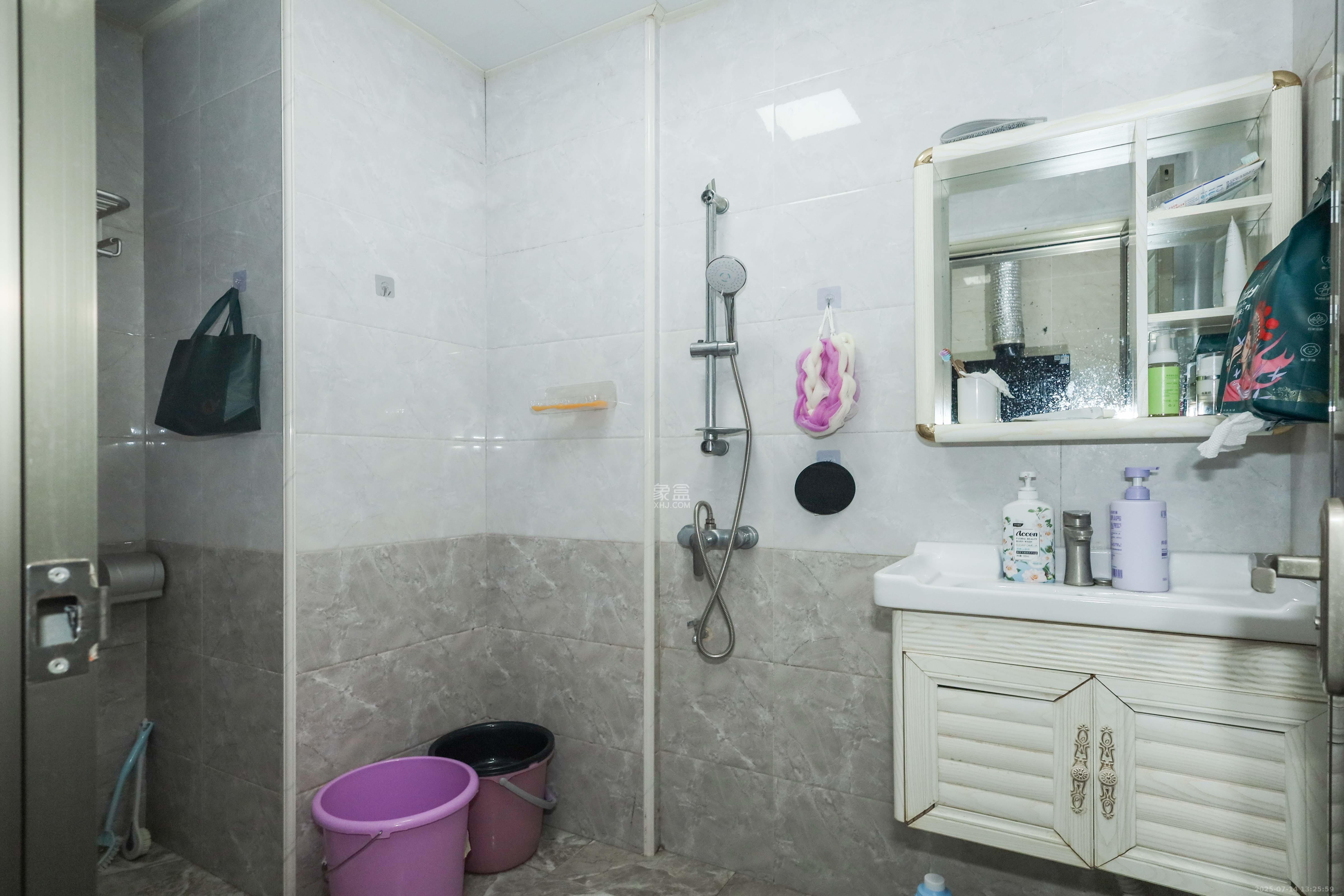 华侨假日中心(晟华苑)  1室1厅1卫    28.0万 华侨假日中心(晟华苑)  1室1厅1卫    28.0万卫生间