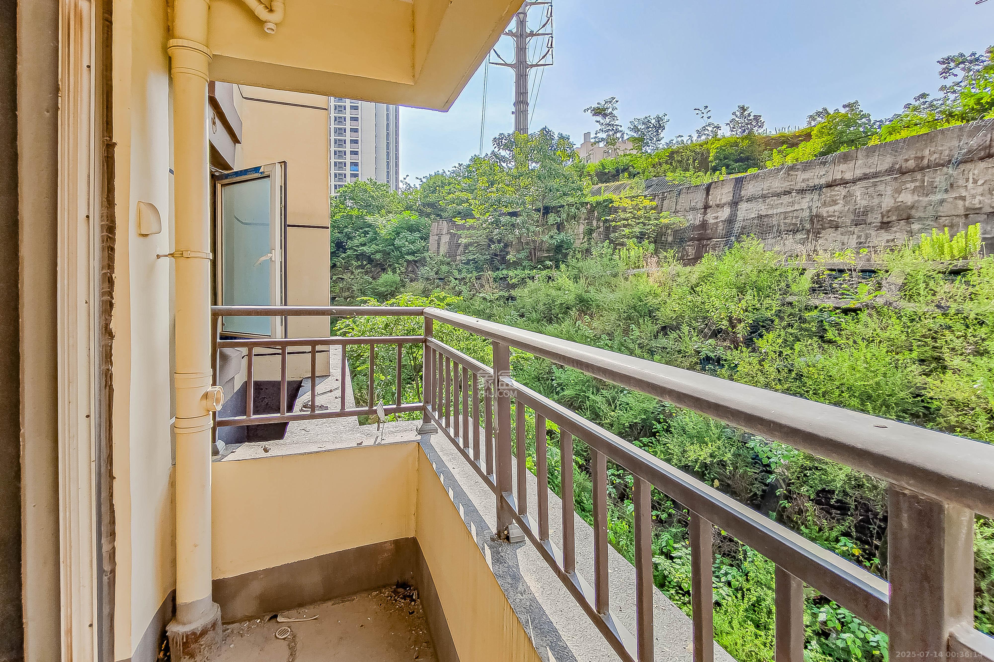 克拉美丽山庄(晟领国际)  4室2厅2卫    127.0万 克拉美丽山庄(晟领国际)  4室2厅2卫    127.0万阳台