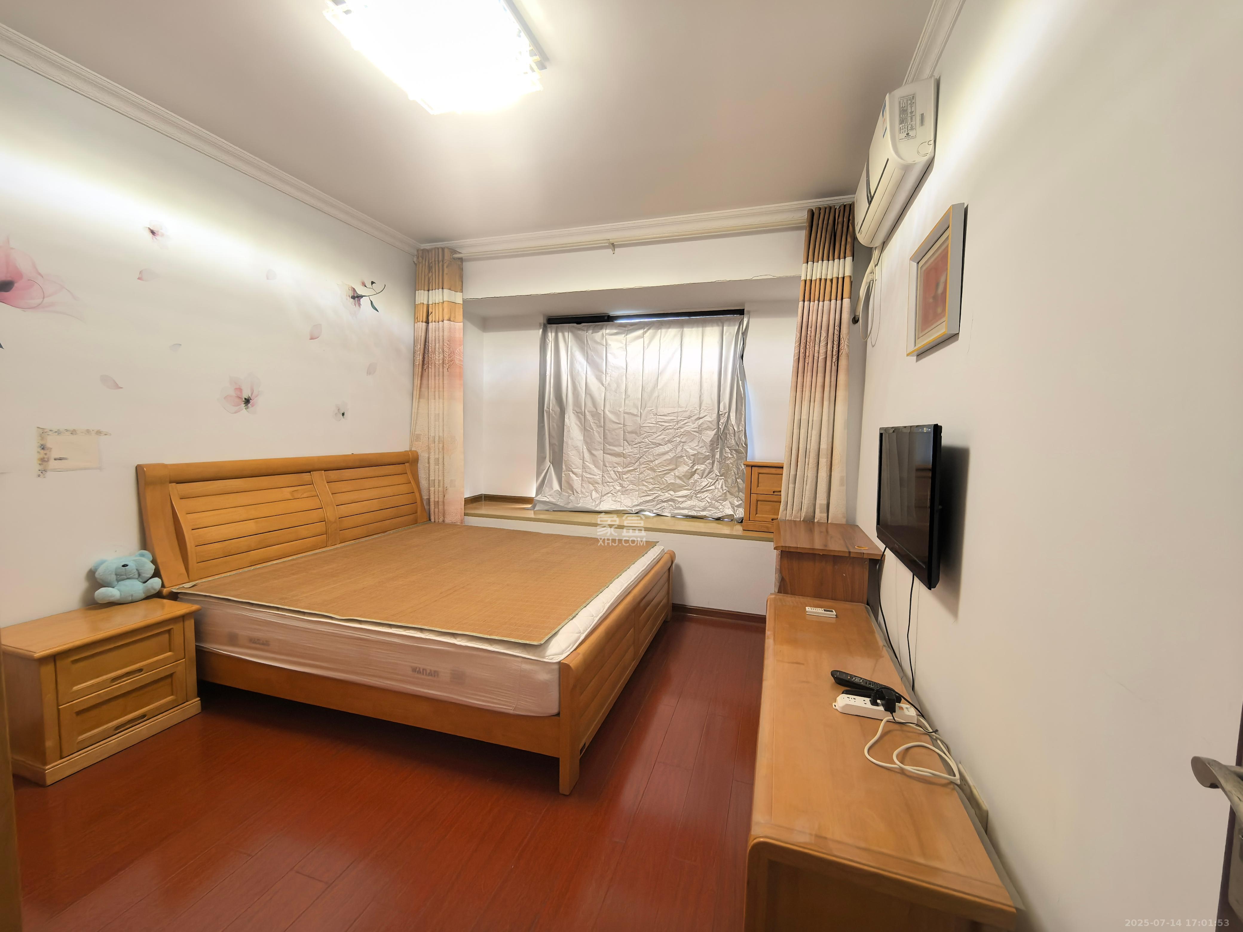 华润凤凰城二期  3室2厅1卫    1900.0元/月室内图