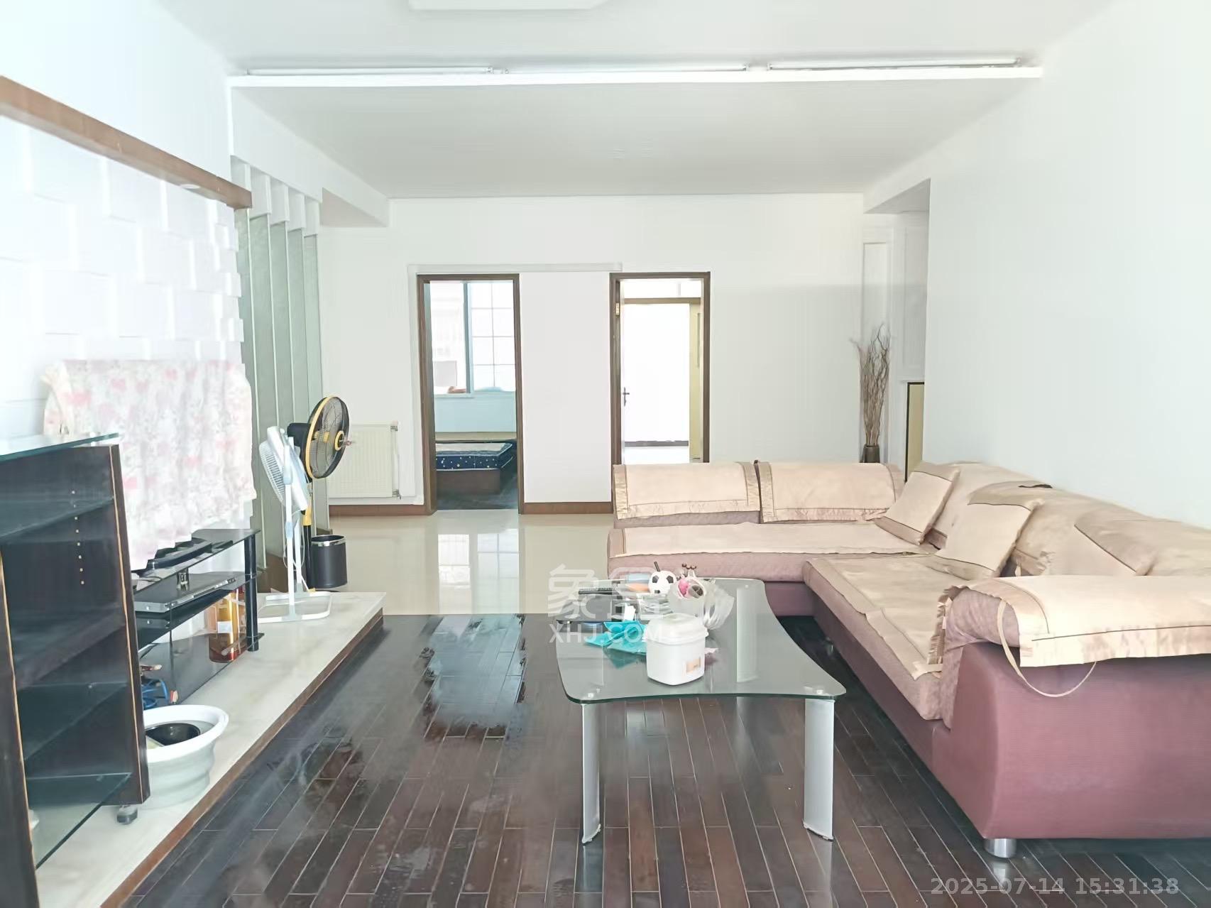 东风路地税局  3室2厅2卫   2800.00元/月