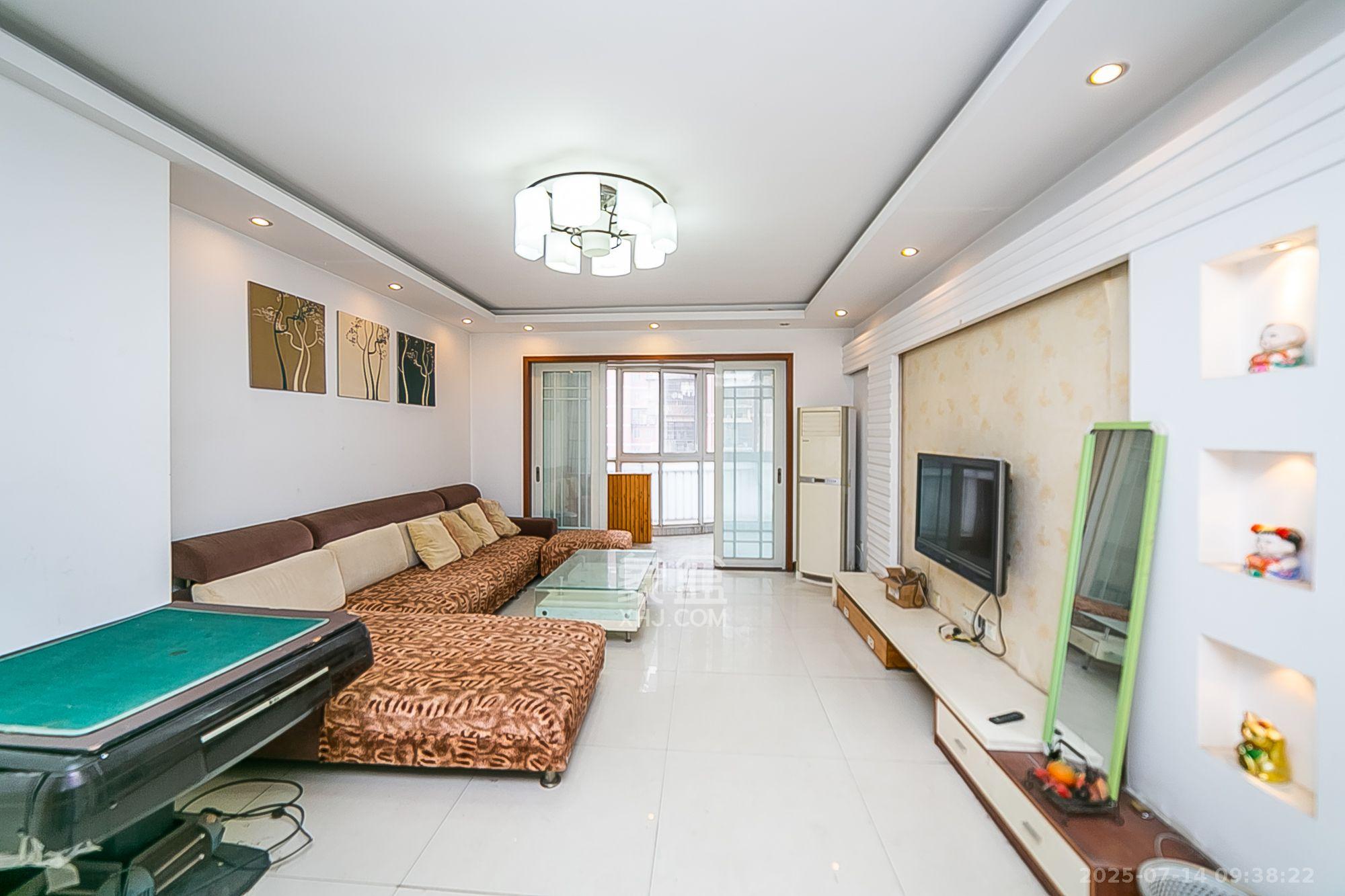 都江新城(都江新苑) 3室2厅2卫 2600.0元/月 都江新城(都江新苑) 3室2厅2卫 2600.0元/月室内图