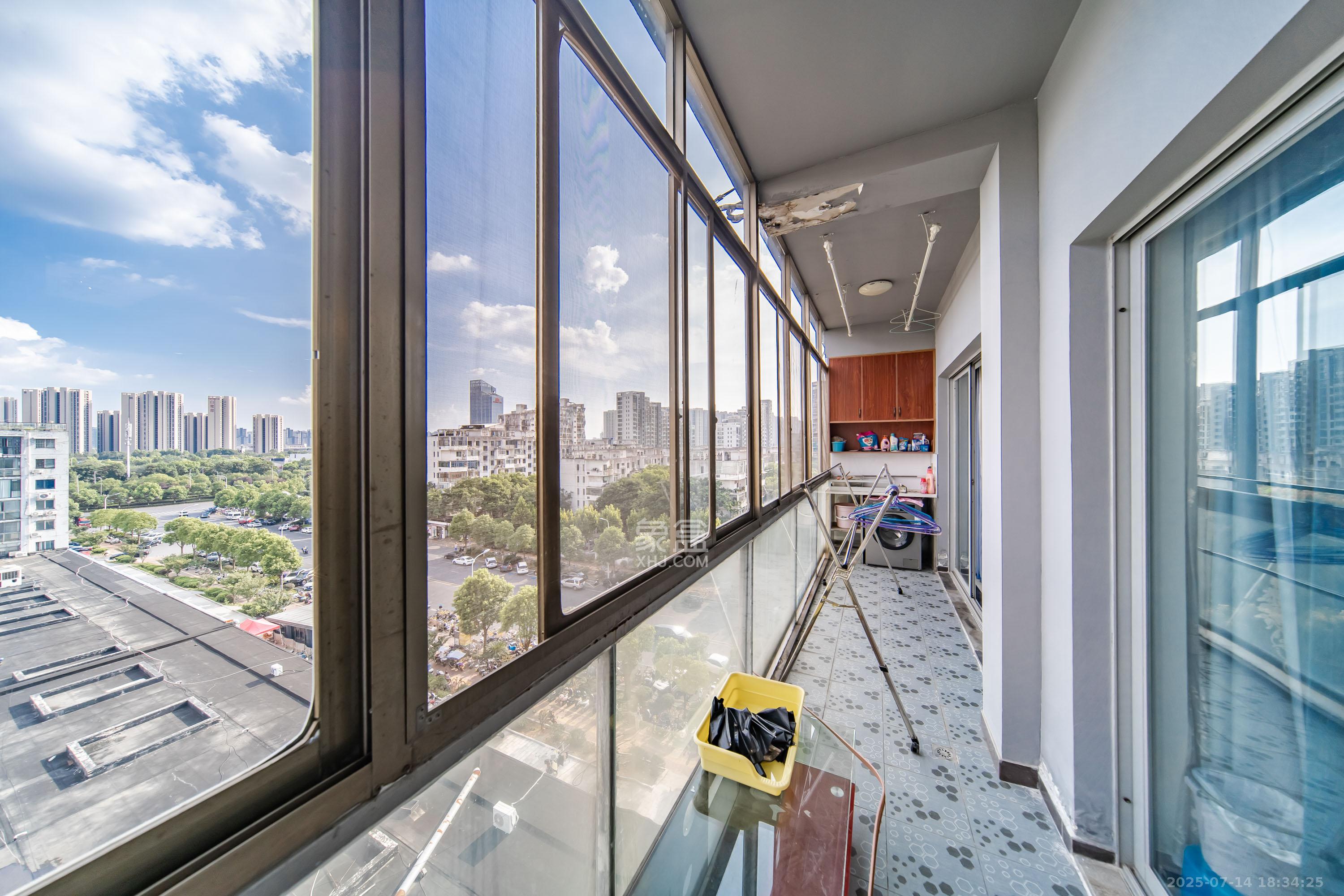 阳光100二期 2室2厅1卫 88.0万 阳光100二期 2室2厅1卫 88.0万阳台