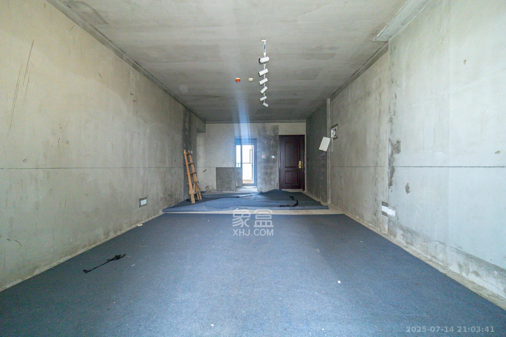 碧桂园威尼斯城 4室2厅2卫 105.0万 碧桂园威尼斯城 4室2厅2卫 105.0万客厅