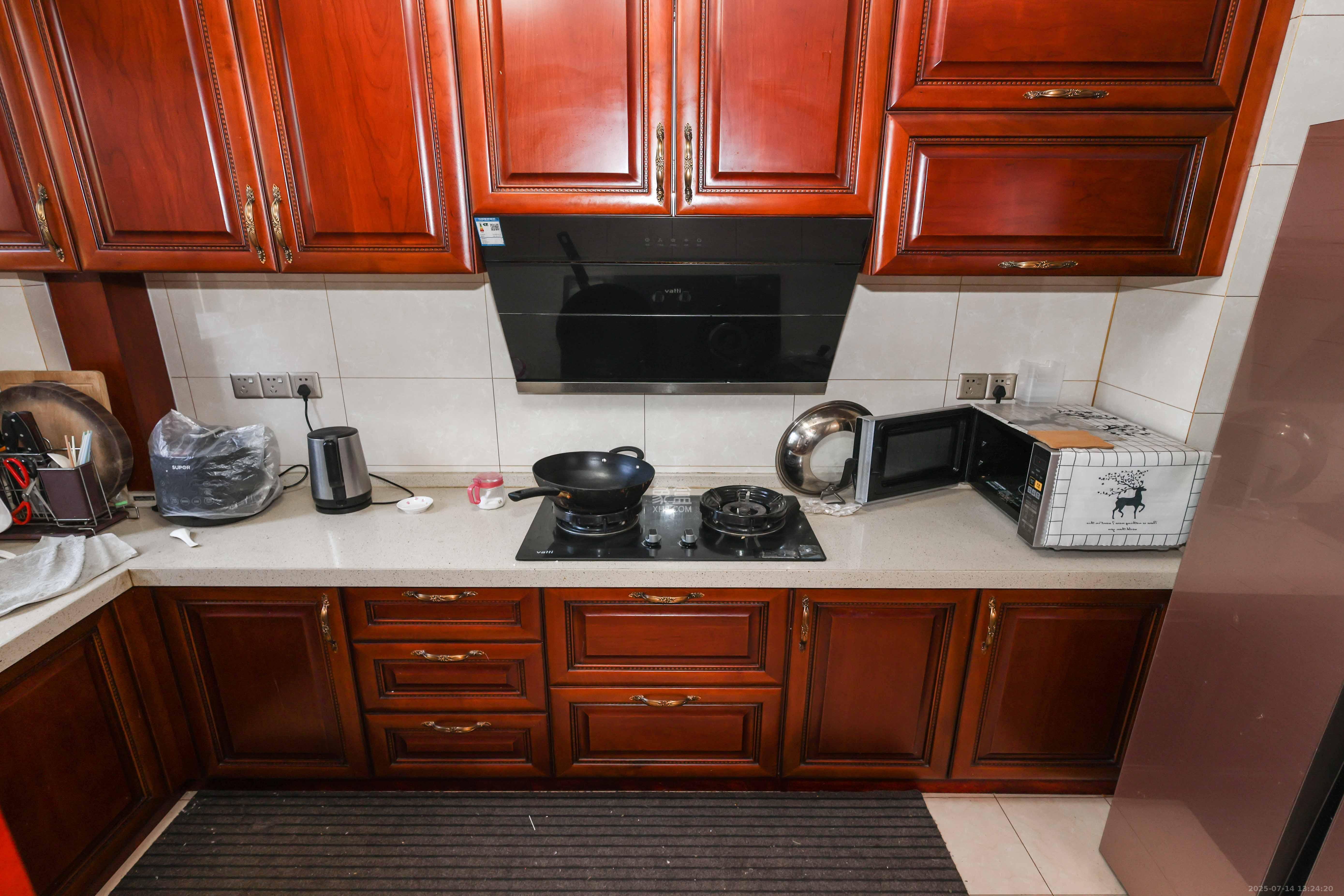 惠天然梅岭国际  4室2厅2卫    198.0万厨房