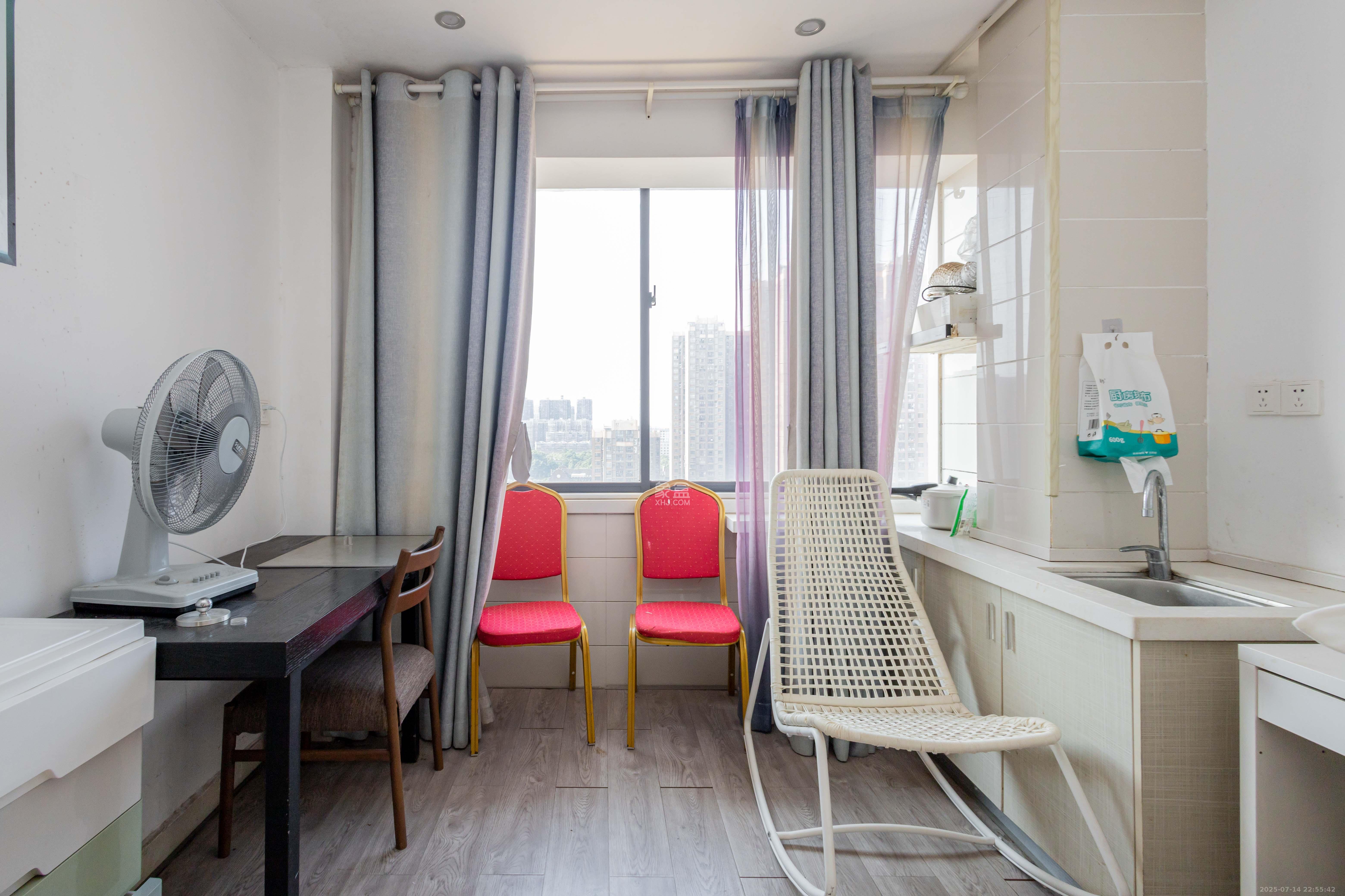 佐佑大厦  1室1厅1卫    14.8万 佐佑大厦  1室1厅1卫    14.8万厨房