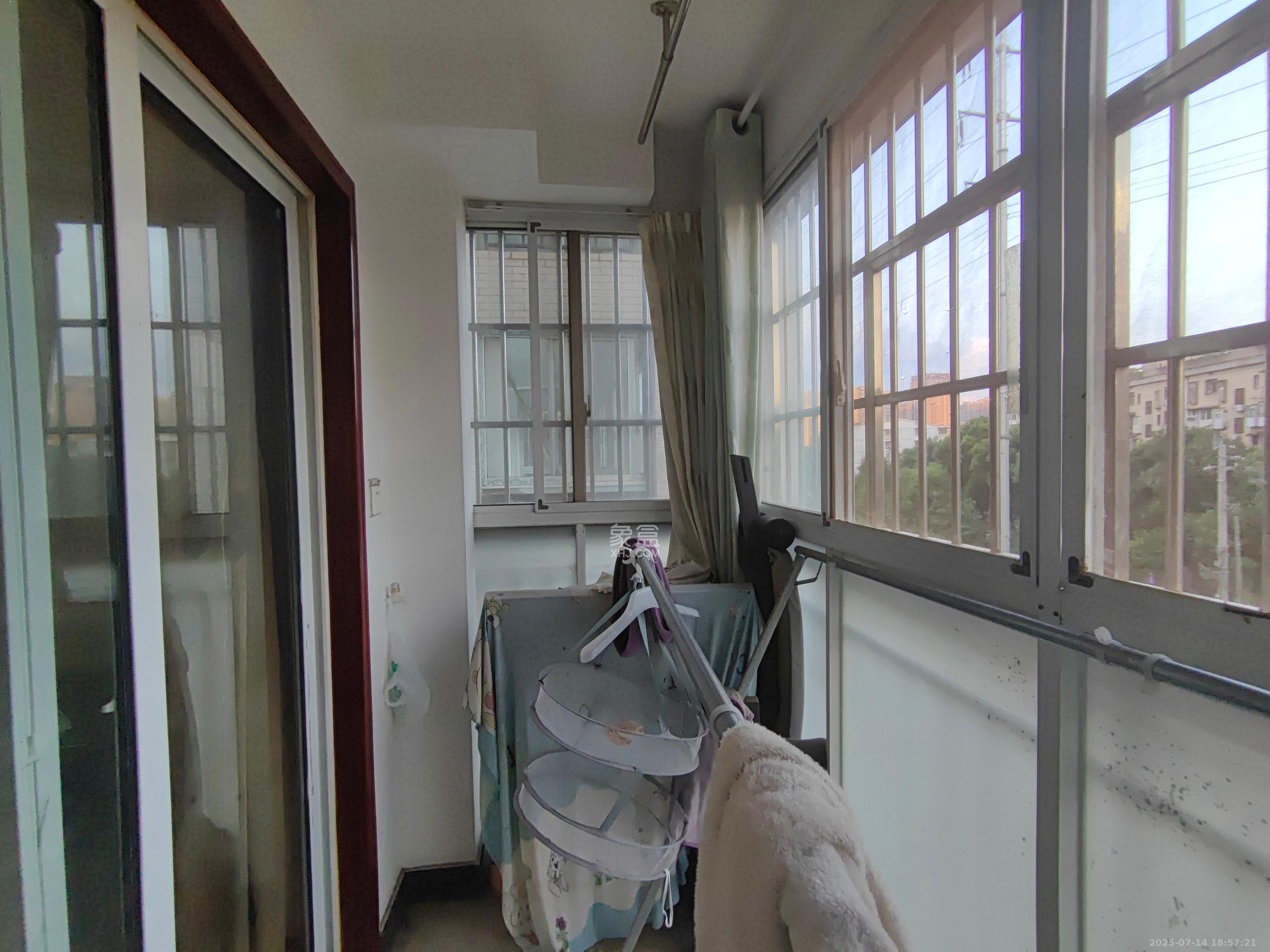 天凯东苑 2室2厅1卫 1600.0元/月 天凯东苑 2室2厅1卫 1600.0元/月室内图