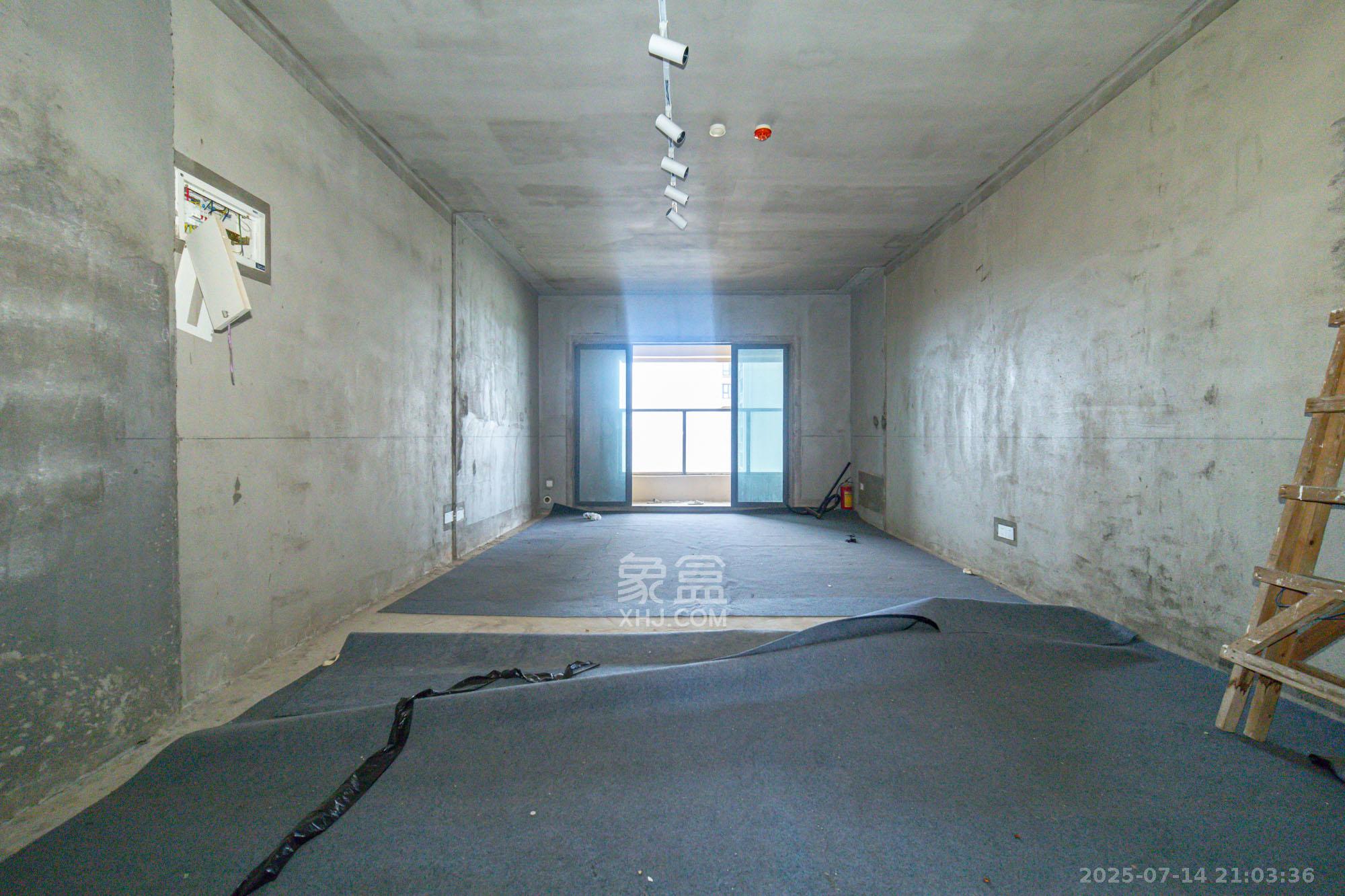 碧桂园威尼斯城 4室2厅2卫 105.0万 碧桂园威尼斯城 4室2厅2卫 105.0万客厅