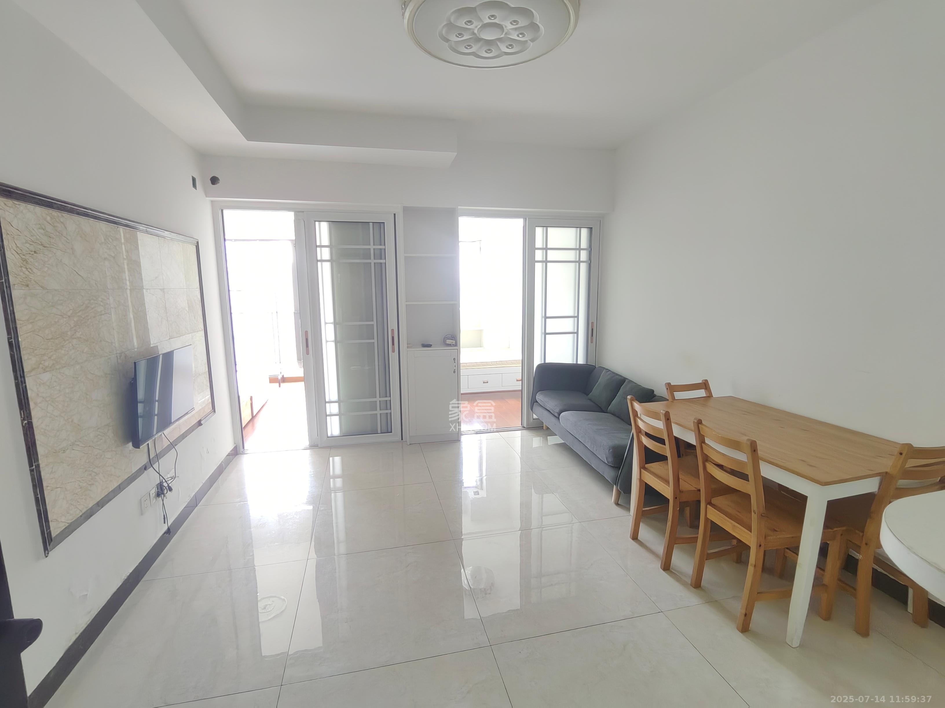 华润五彩城  2室1厅1卫    1680.0元/月 华润五彩城  2室1厅1卫    1680.0元/月