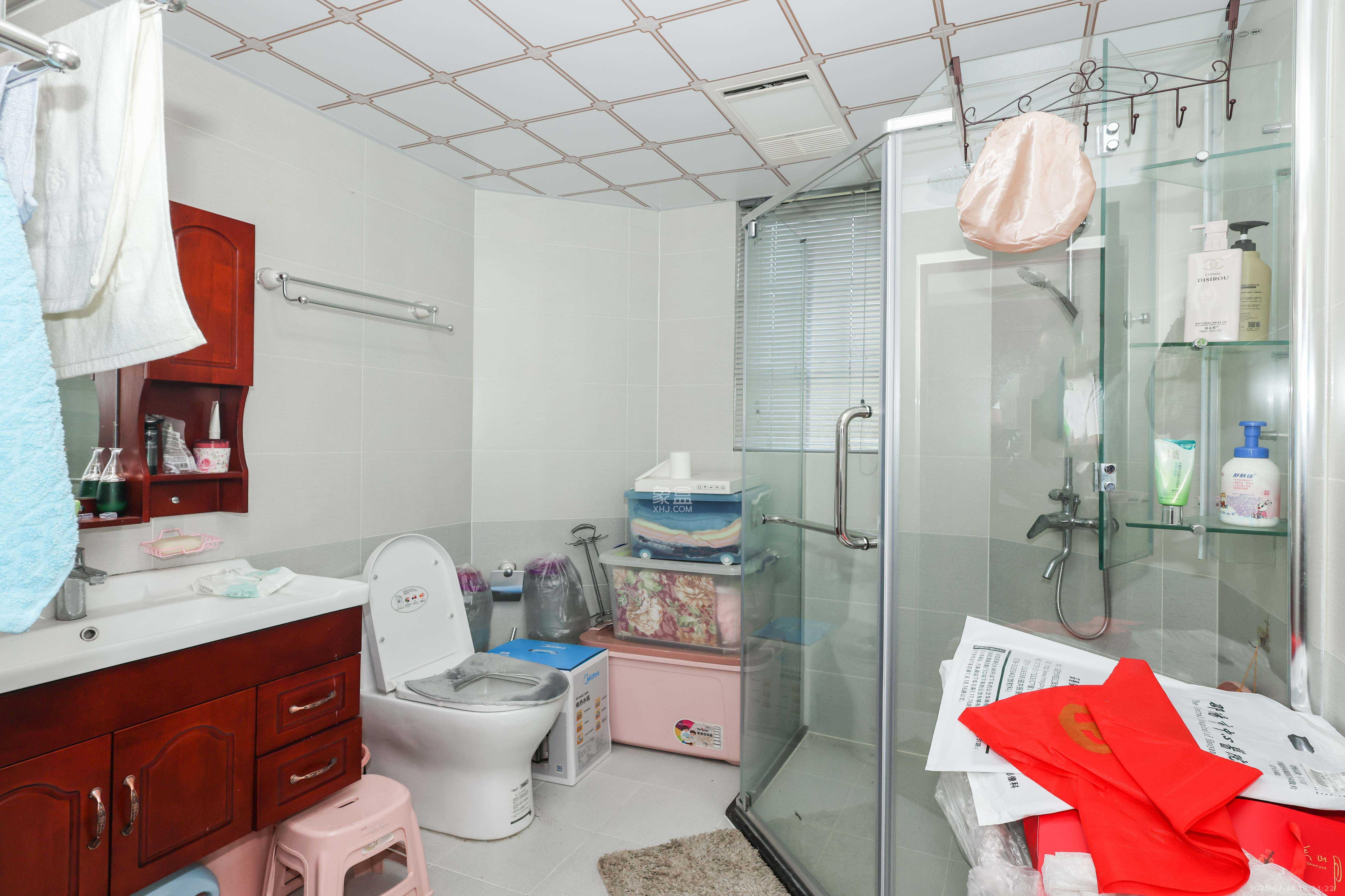 惠天然梅岭国际  4室2厅2卫    198.0万卫生间