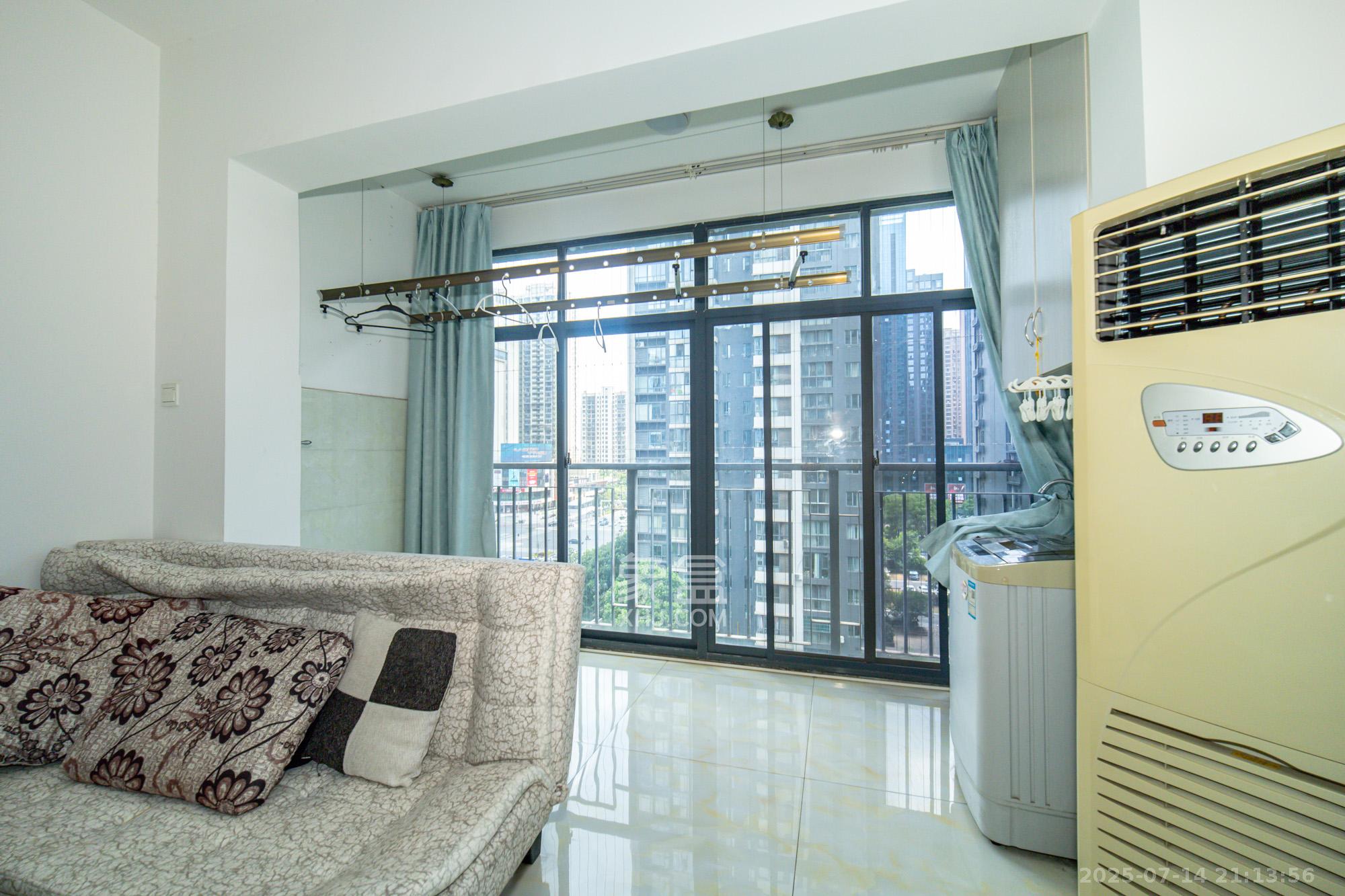 恒基凯旋门一二期 3室2厅1卫 70.0万 恒基凯旋门一二期 3室2厅1卫 70.0万阳台