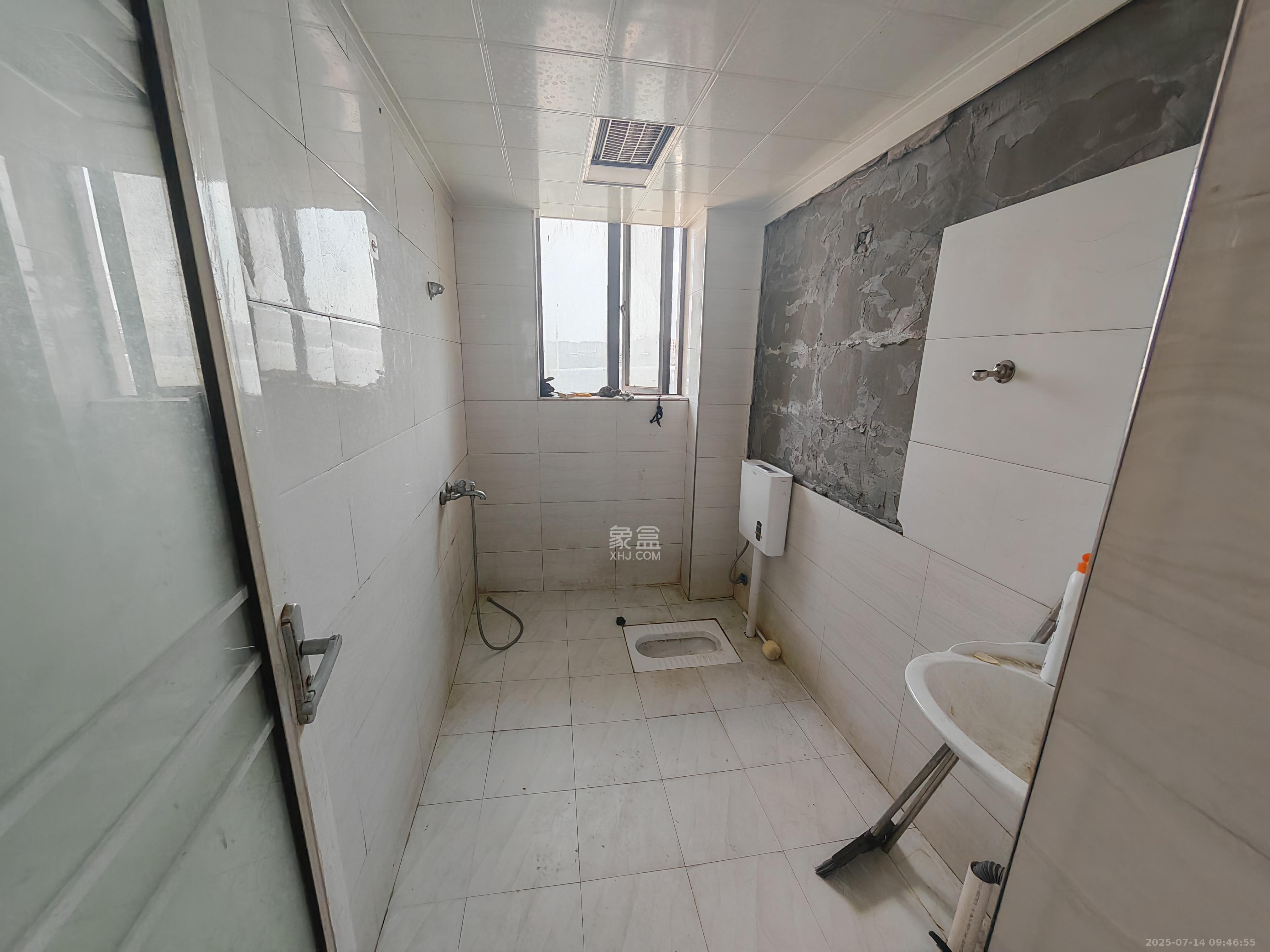 中信城市广场(中信新城一期) 6室2厅2卫 3300.0元/月 中信城市广场(中信新城一期) 6室2厅2卫 3300.0元/月室内图