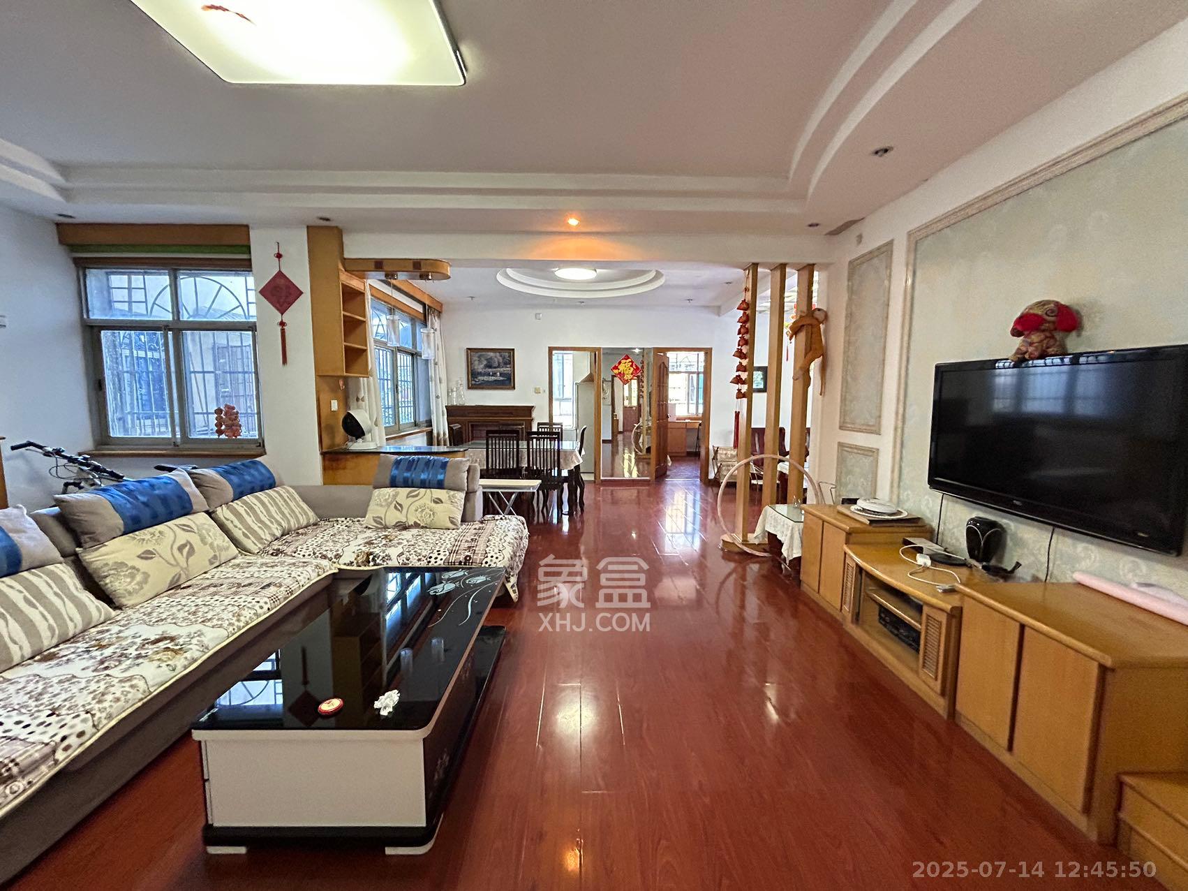 航天大院 3室2厅2卫 2600.0元/月 航天大院 3室2厅2卫 2600.0元/月室内图