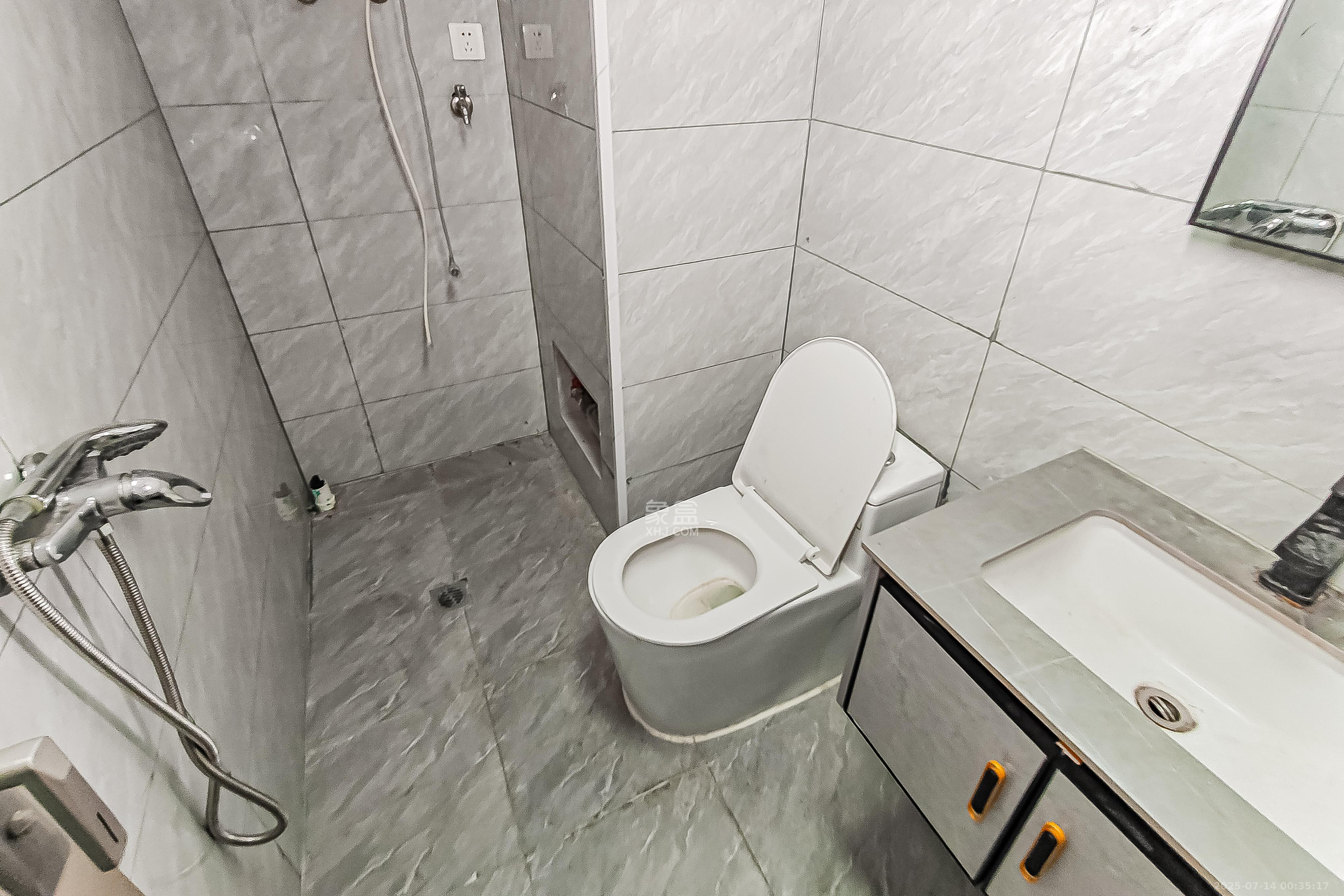 雅第大厦  1室0厅1卫    28.8万 雅第大厦  1室0厅1卫    28.8万卫生间