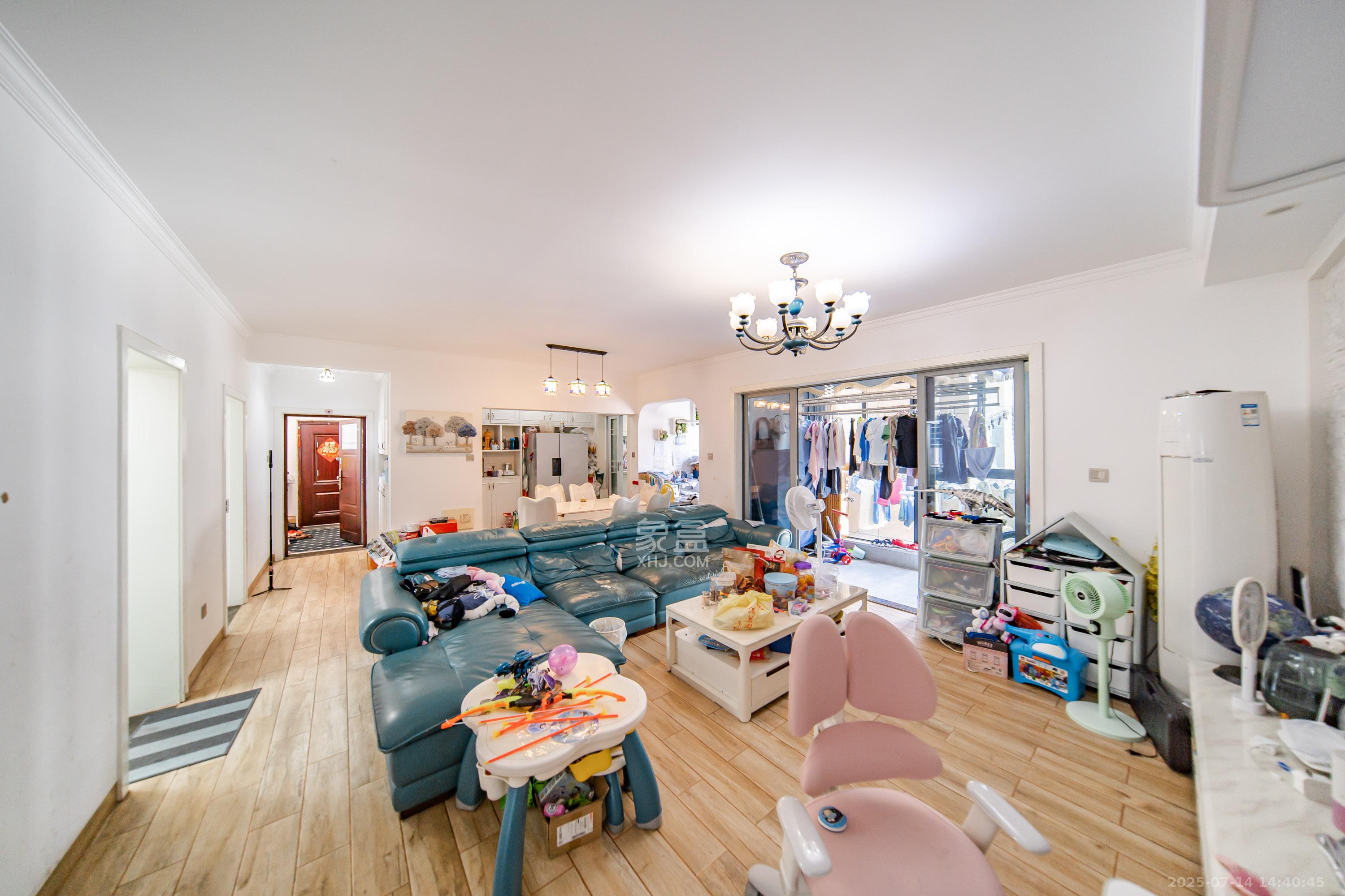 潇湘奥林匹克花园 3室2厅2卫 95.0万 潇湘奥林匹克花园 3室2厅2卫 95.0万客厅