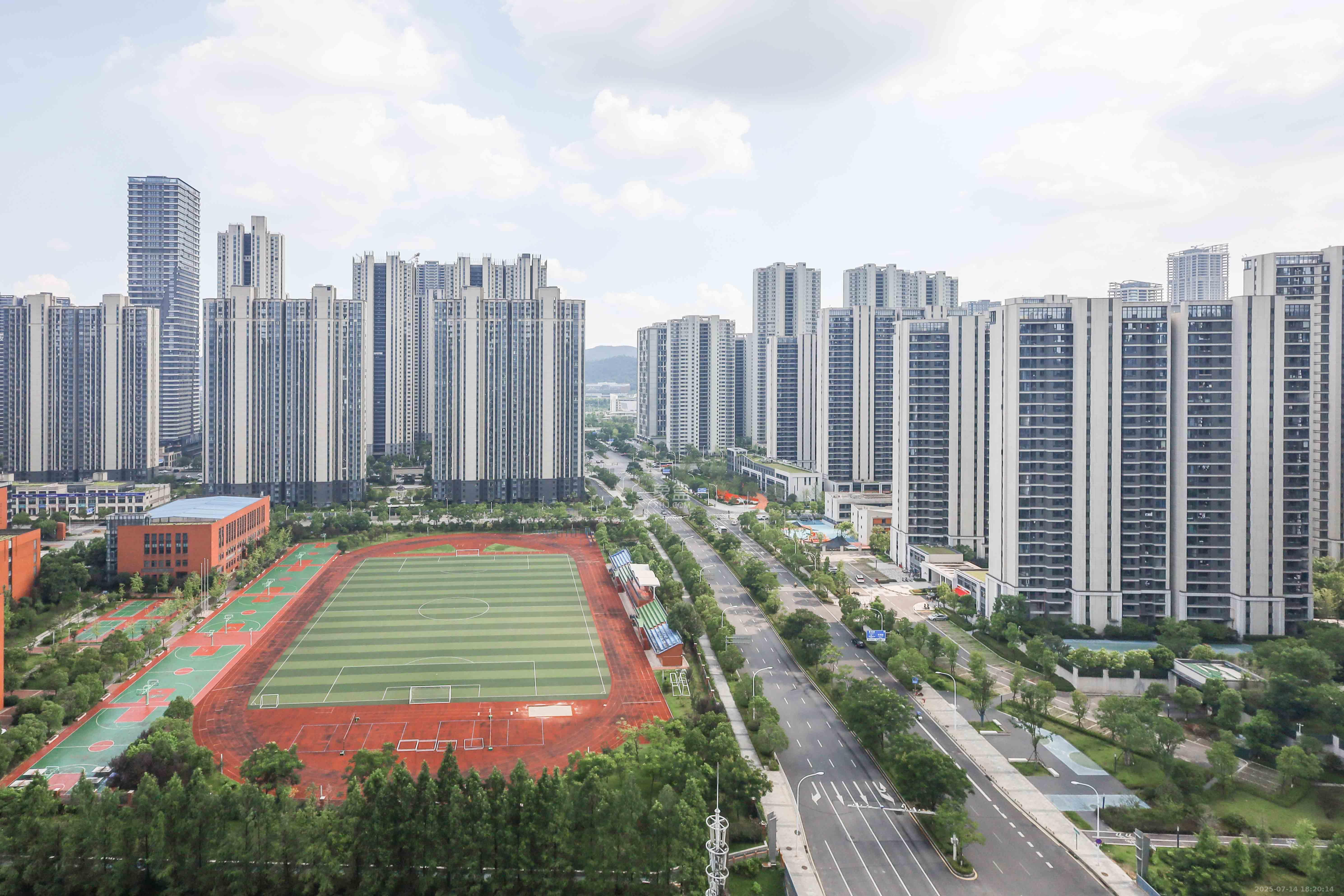 中国铁建梅溪青秀一期  2室2厅1卫   89.80万阳台