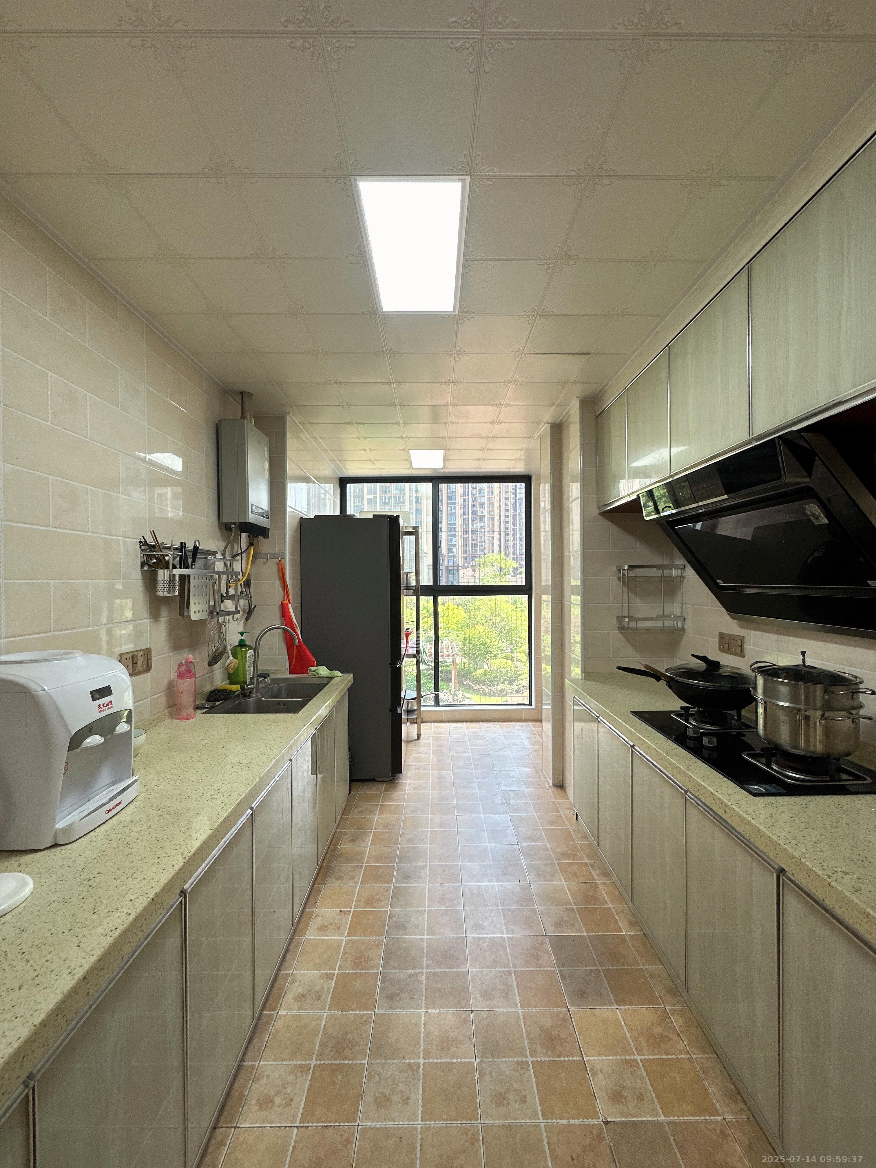 荣盛花语城 3室2厅1卫 2200.00元/月 荣盛花语城 3室2厅1卫 2200.00元/月室内图