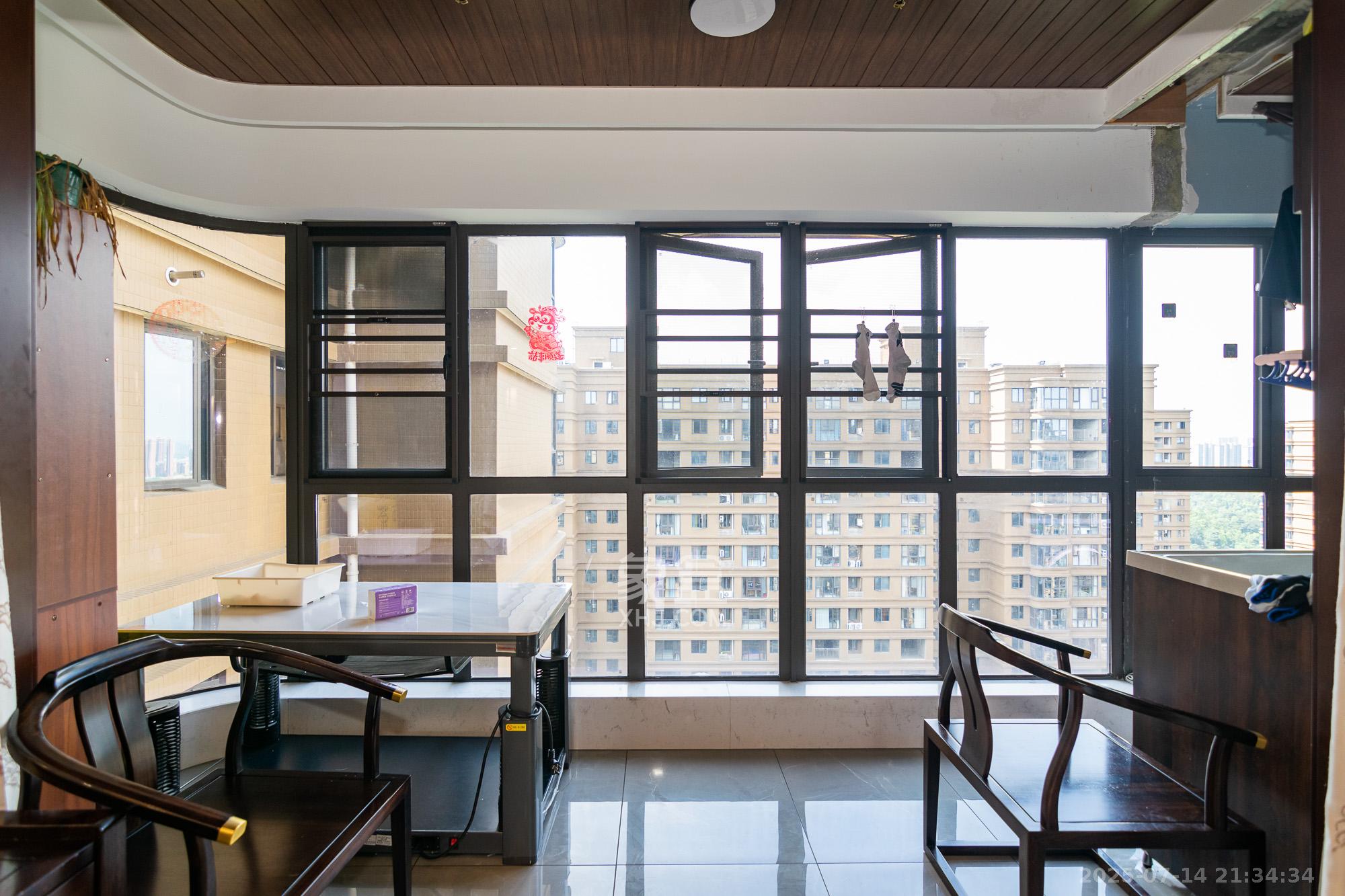 润和美郡(润和紫郡五期)  4室2厅2卫    115.0万 润和美郡(润和紫郡五期)  4室2厅2卫    115.0万阳台