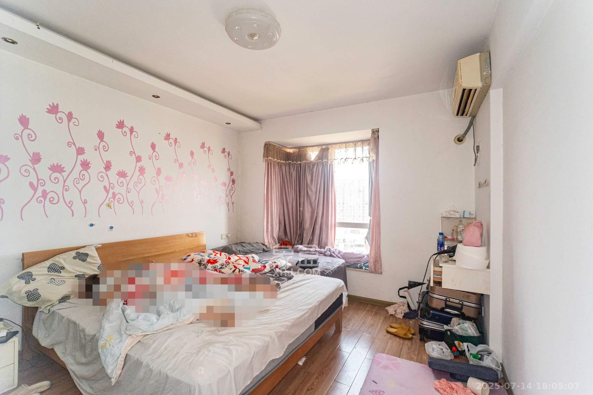 幸福里(幸福里一期) 3室2厅1卫 63.8万 幸福里(幸福里一期) 3室2厅1卫 63.8万卧室