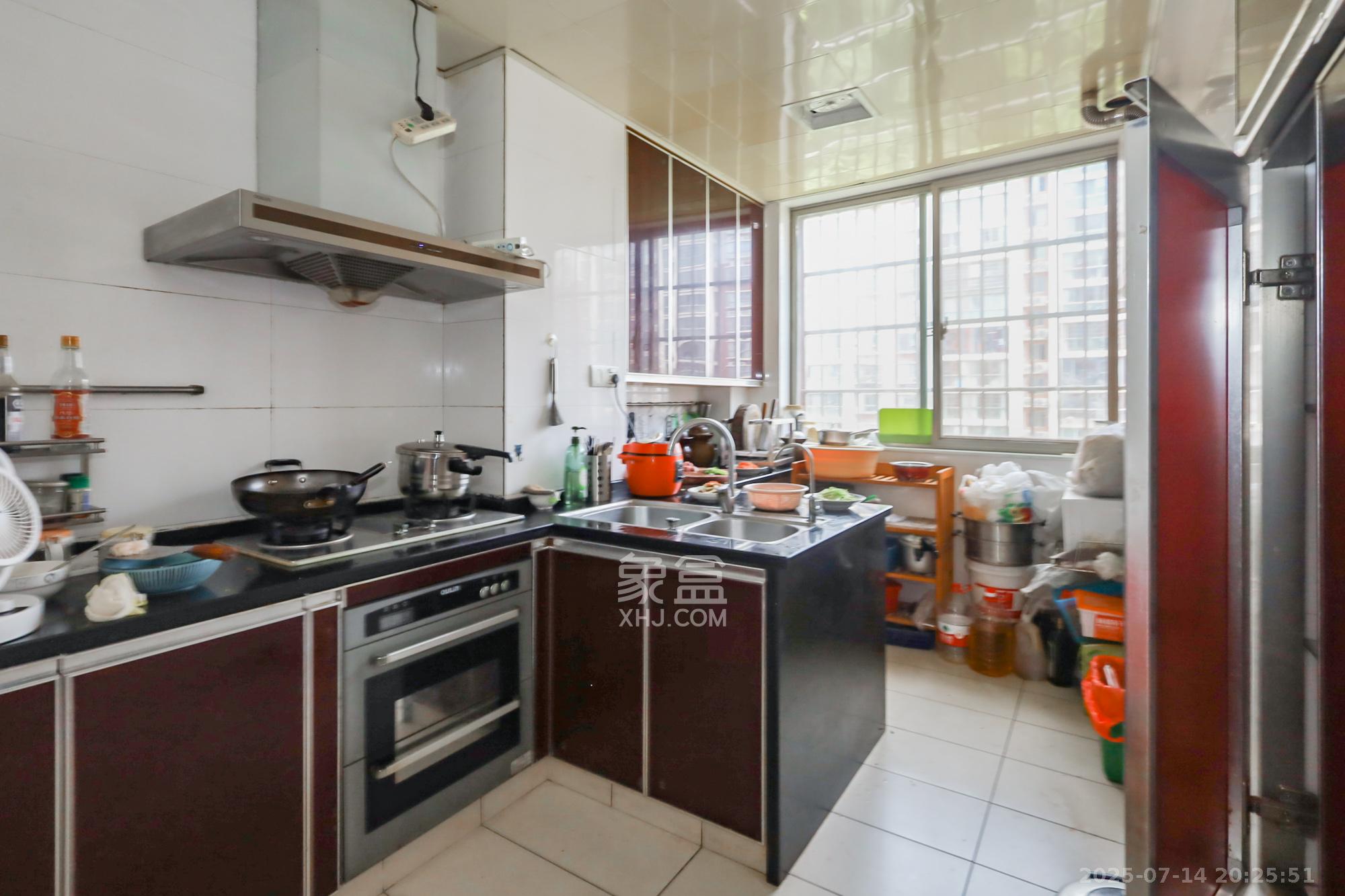 西岸润泽府 5室2厅2卫 189.0万 西岸润泽府 5室2厅2卫 189.0万厨房