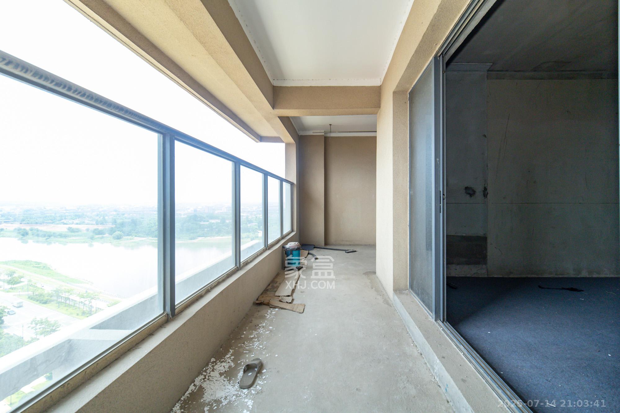 碧桂园威尼斯城 4室2厅2卫 105.0万 碧桂园威尼斯城 4室2厅2卫 105.0万阳台