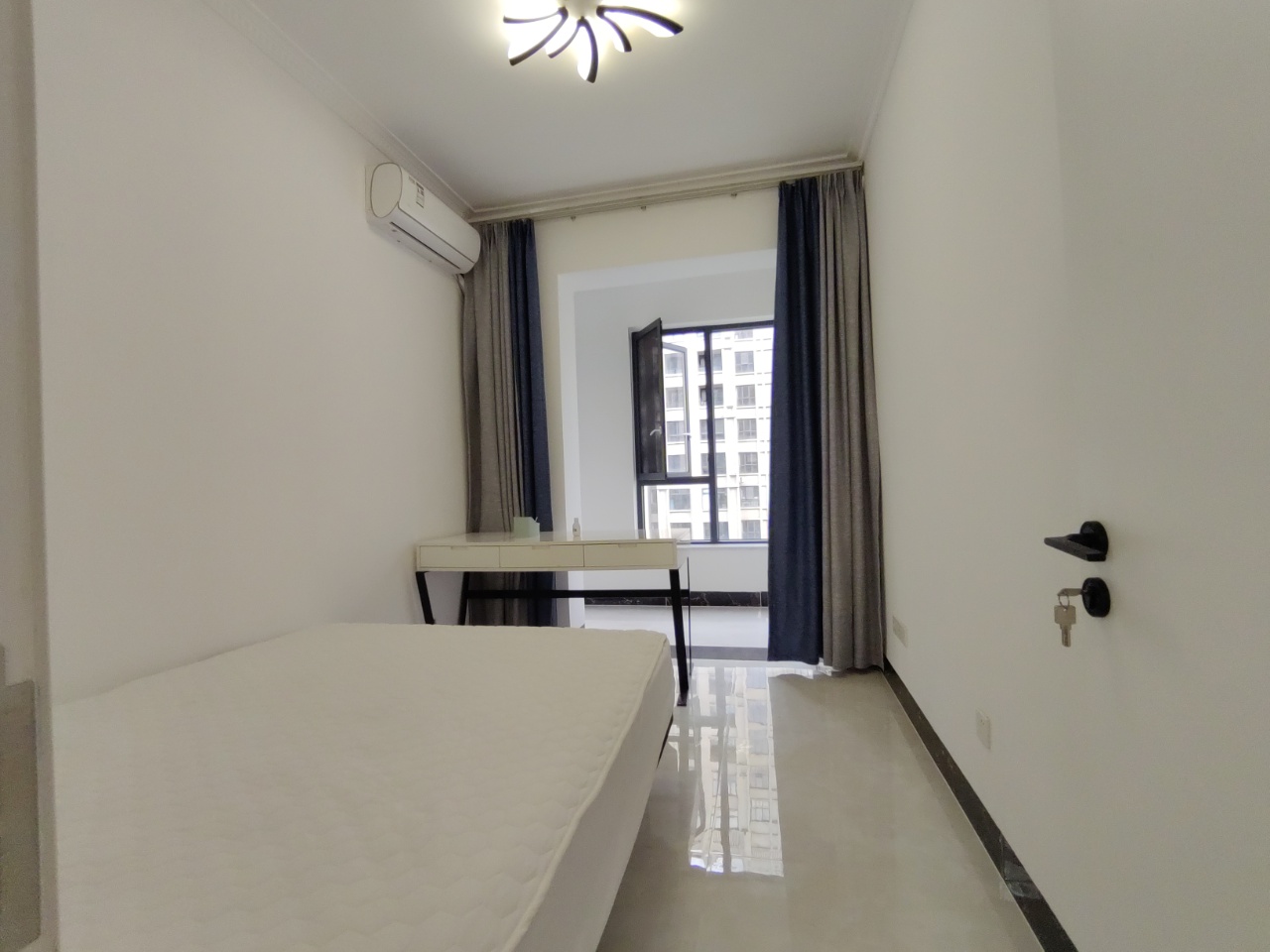 滨海新天地  3室2厅2卫    158.0万 滨海新天地  3室2厅2卫    158.0万客厅