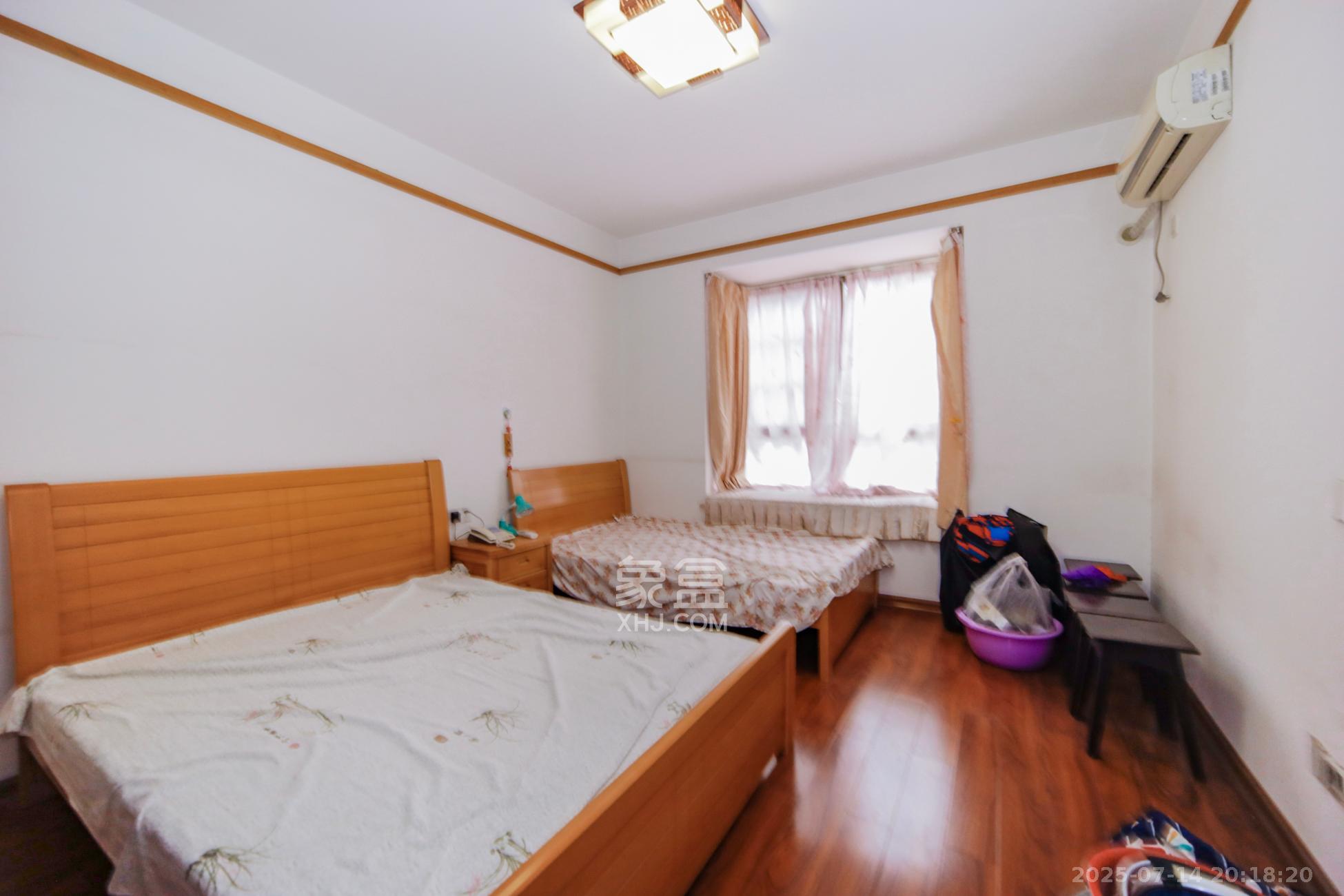 湘翰御舍  3室2厅2卫   75.00万卧室