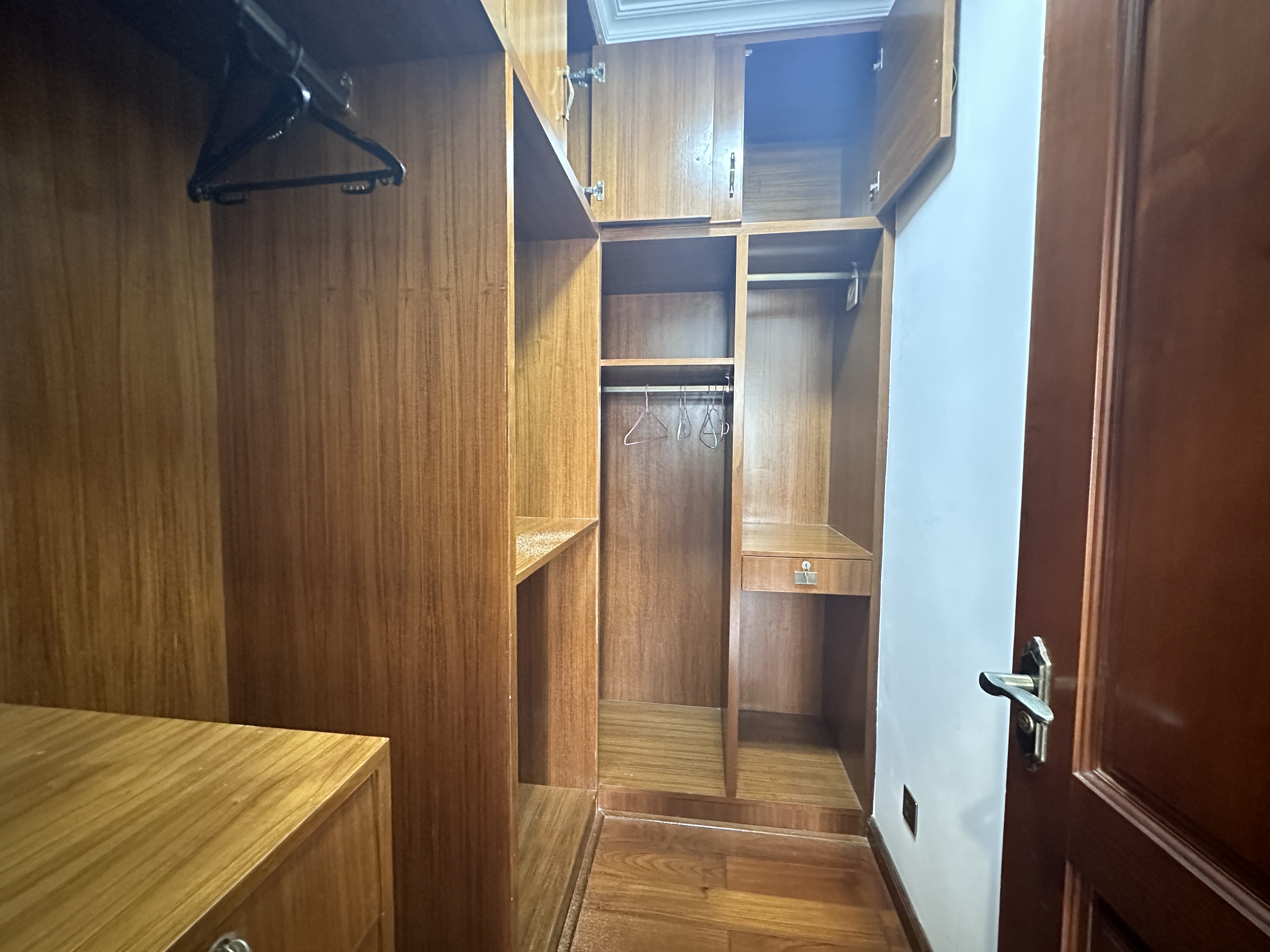 海阔天空-国瑞城一期(名仕苑) 3室2厅2卫 5000.0元/月 海阔天空-国瑞城一期(名仕苑) 3室2厅2卫 5000.0元/月室内图