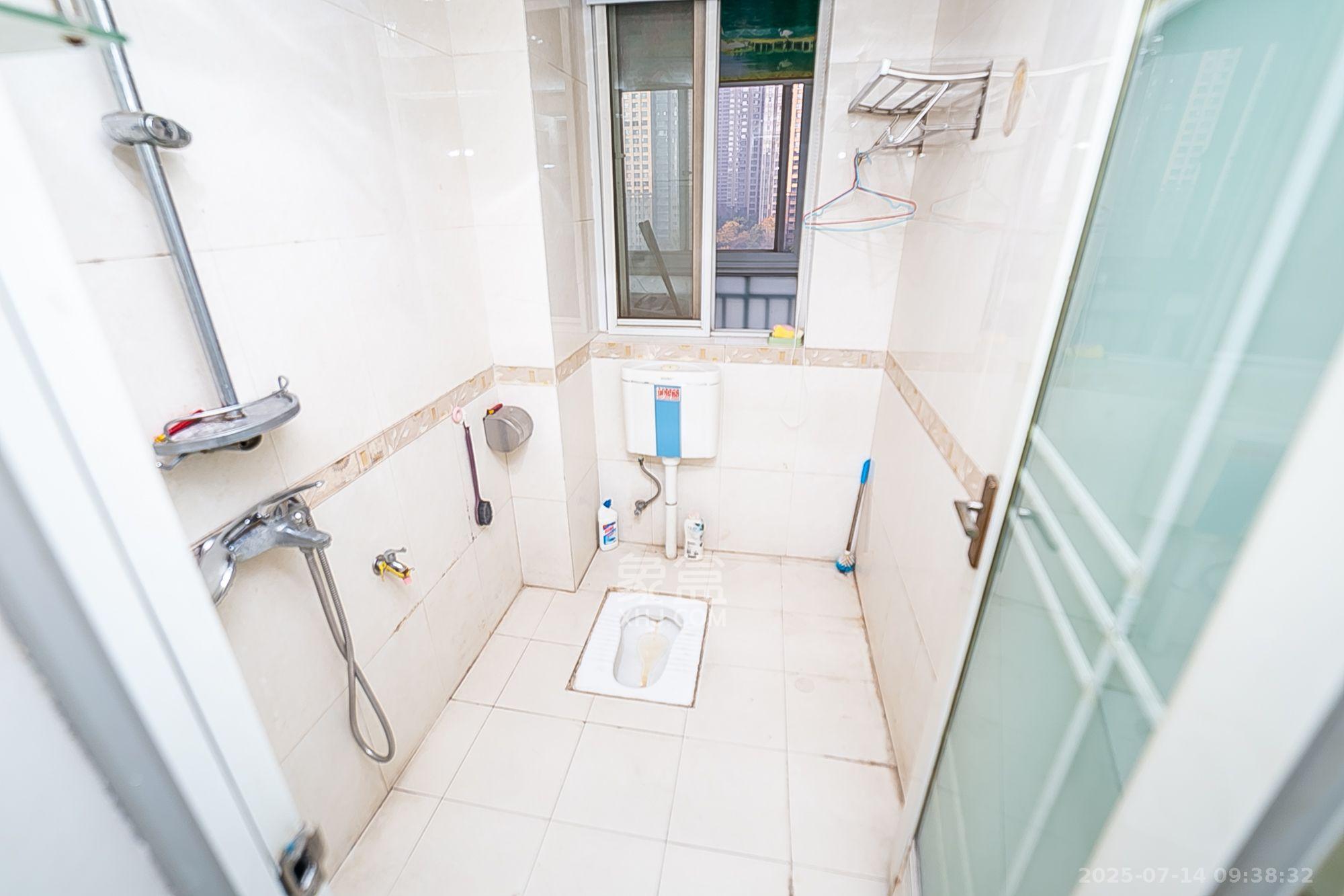 都江新城(都江新苑) 3室2厅2卫 2600.0元/月 都江新城(都江新苑) 3室2厅2卫 2600.0元/月室内图