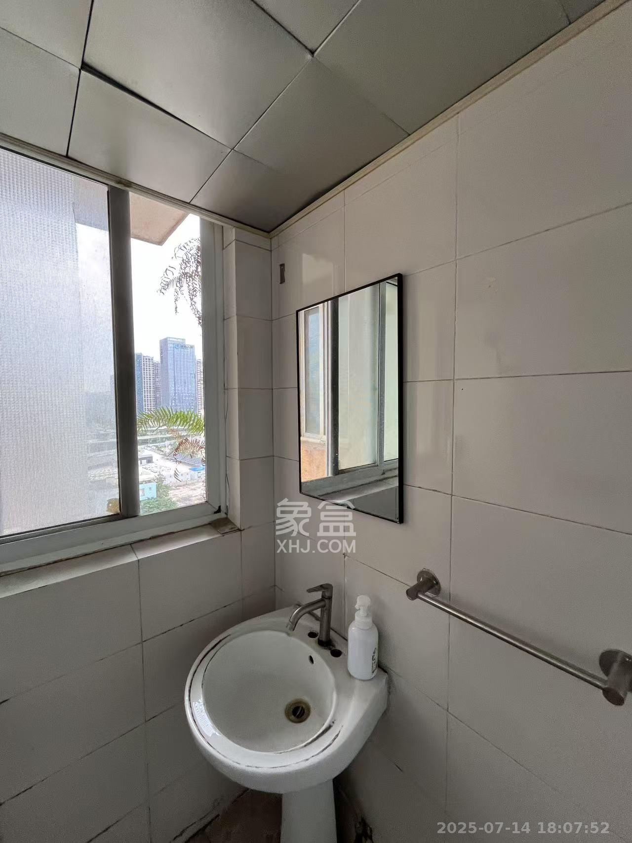 建鸿达现代公寓  1室1厅1卫   1300.00元/月室内图
