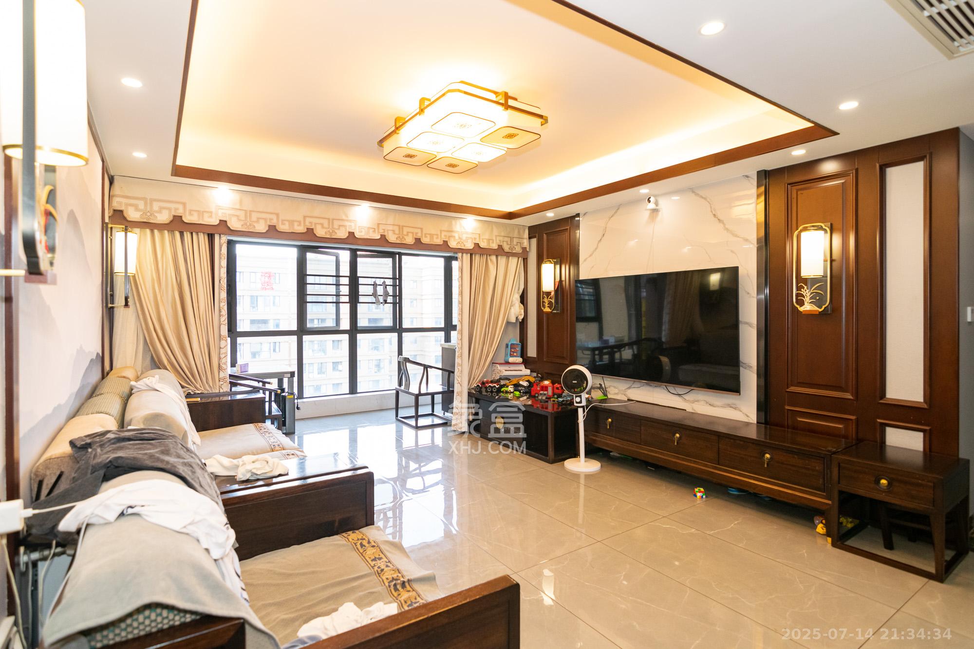 润和美郡(润和紫郡五期)  4室2厅2卫    115.0万 润和美郡(润和紫郡五期)  4室2厅2卫    115.0万客厅