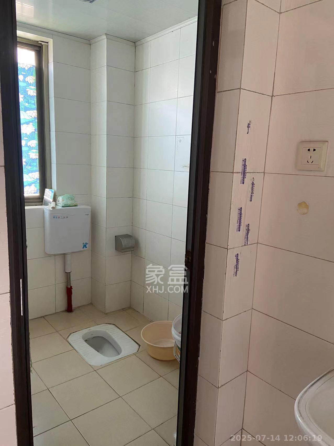 远通苑小区  4室2厅2卫    2100.0元/月室内图
