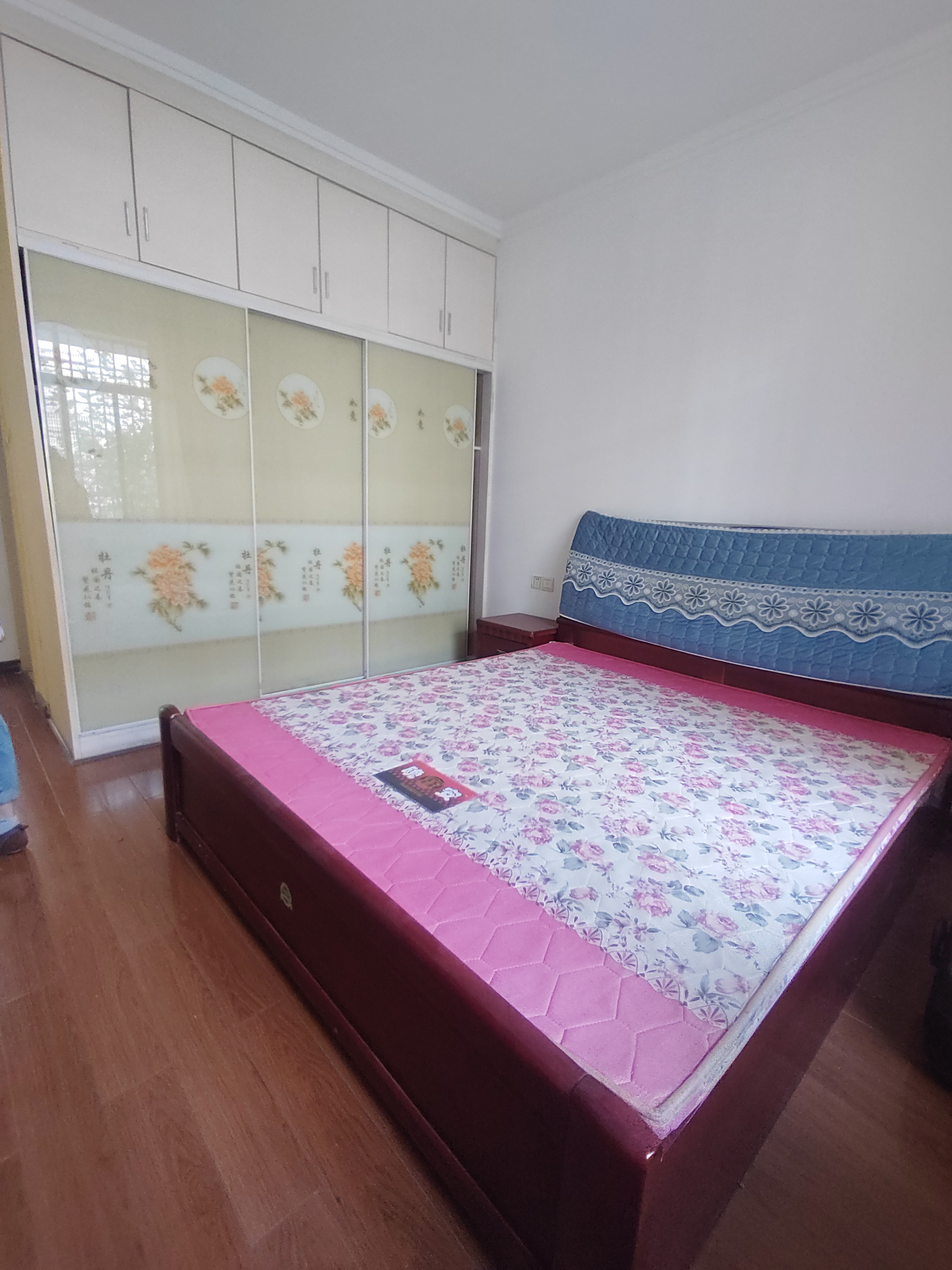 铂金玫瑰园  4室2厅2卫    48.8万 铂金玫瑰园  4室2厅2卫    48.8万客厅