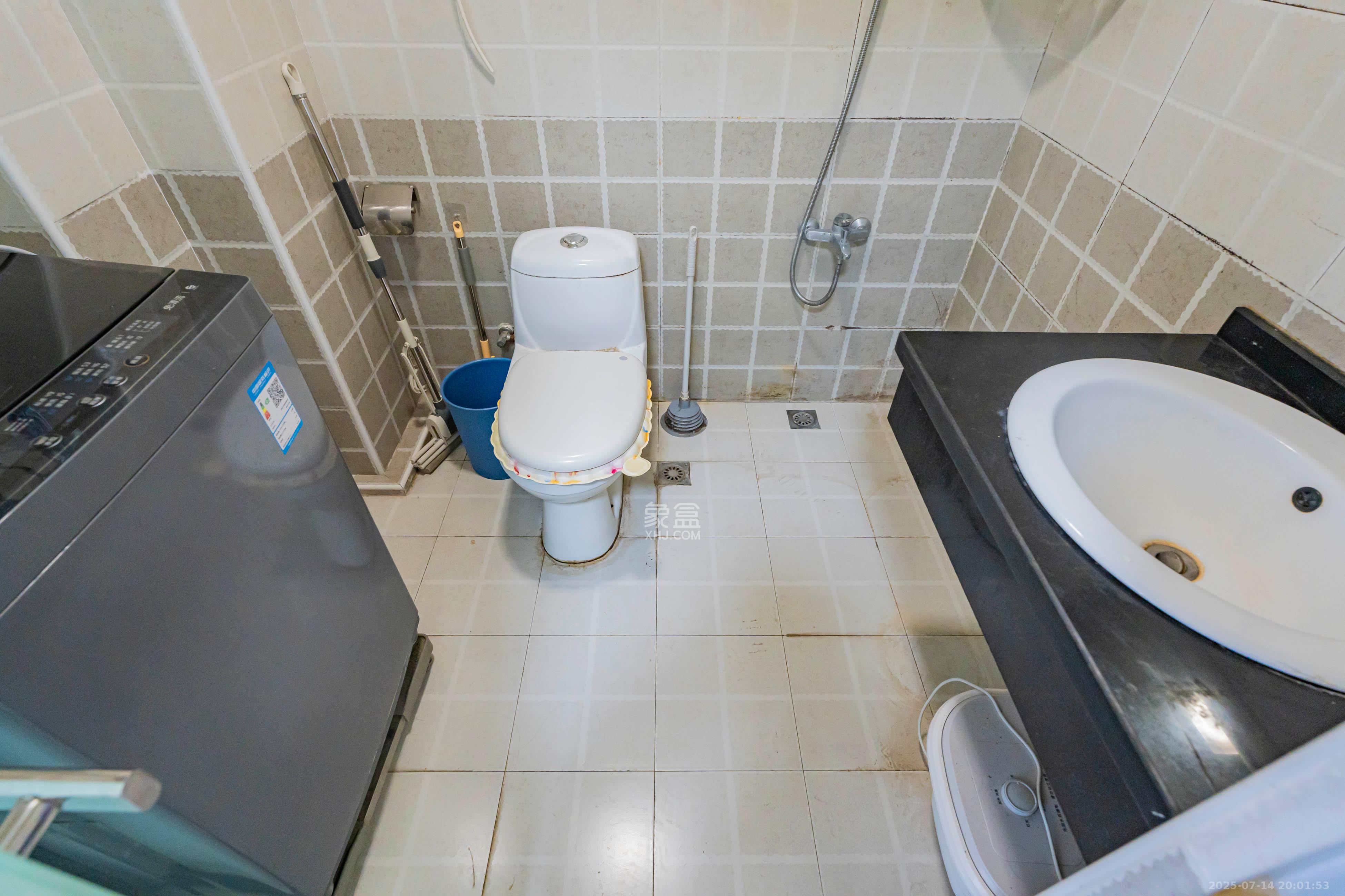 名富公寓 1室0厅1卫 22.0万 名富公寓 1室0厅1卫 22.0万卫生间