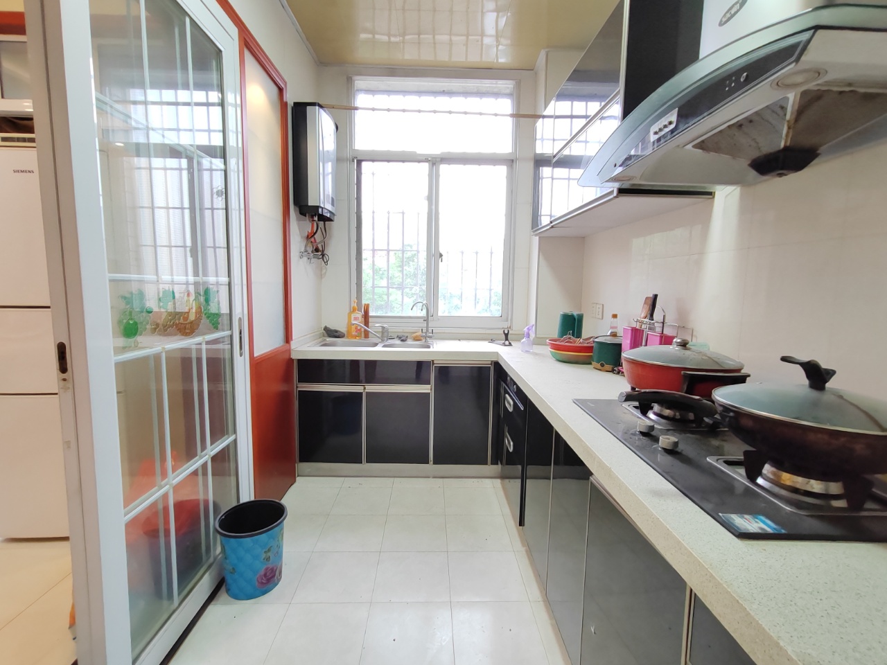 铂金玫瑰园  4室2厅2卫    62.8万 铂金玫瑰园  4室2厅2卫    62.8万客厅