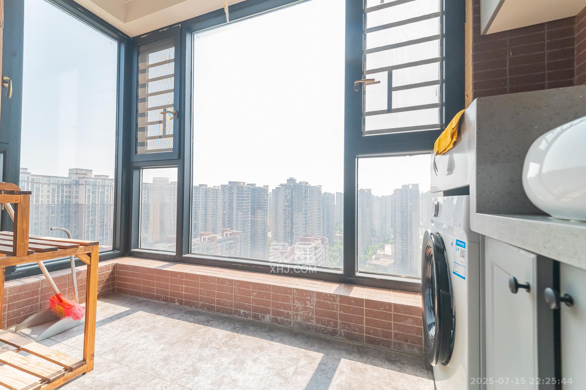 恒基凯旋门三期 2室1厅1卫 53.8万 恒基凯旋门三期 2室1厅1卫 53.8万阳台