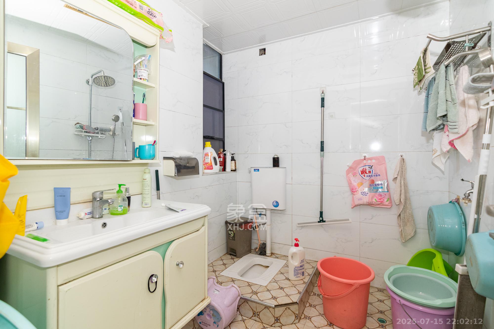 丽景华庭 1室2厅1卫 42.8万 丽景华庭 1室2厅1卫 42.8万卫生间