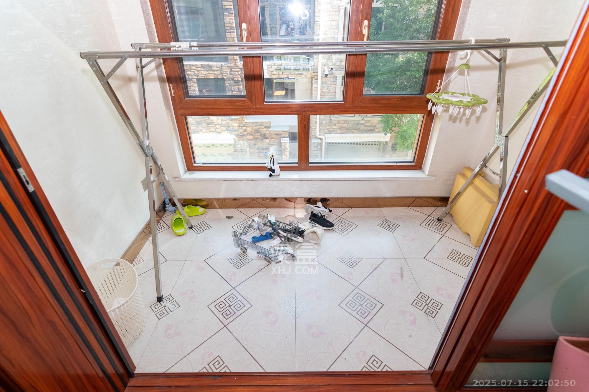 中新森林海  8室2厅3卫    220.0万阳台